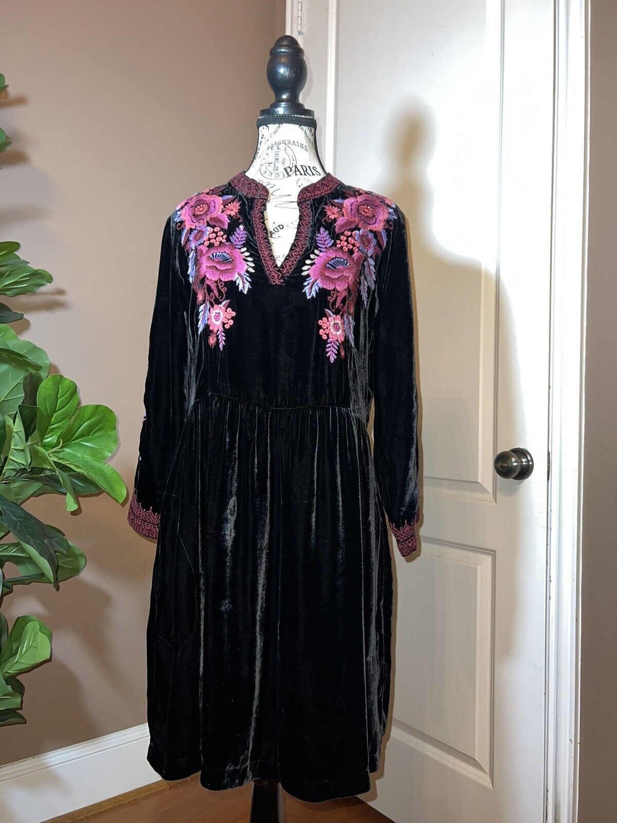 Johnny Was Black Velvet Heavily Embroidered Tunic Top Mini Dress M Medium Floral