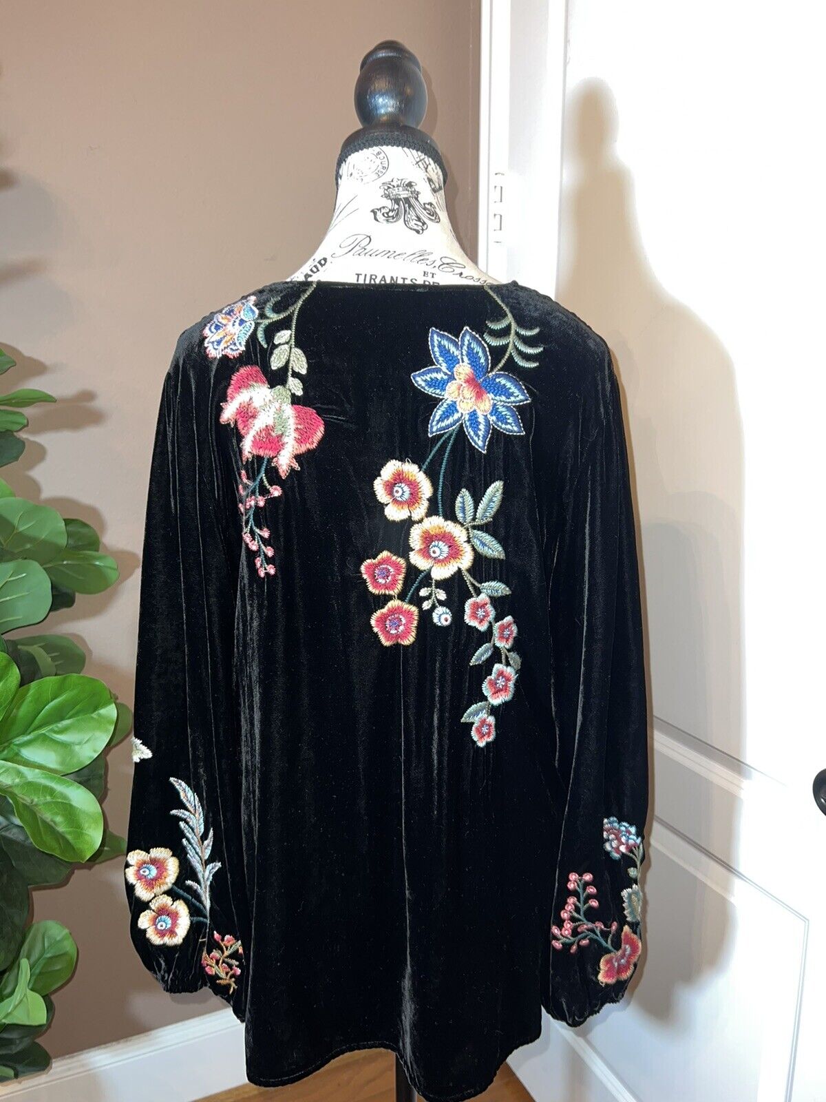 Johnny Was Black Velvet Heavily Embroidered Tunic Top L Large Peasant