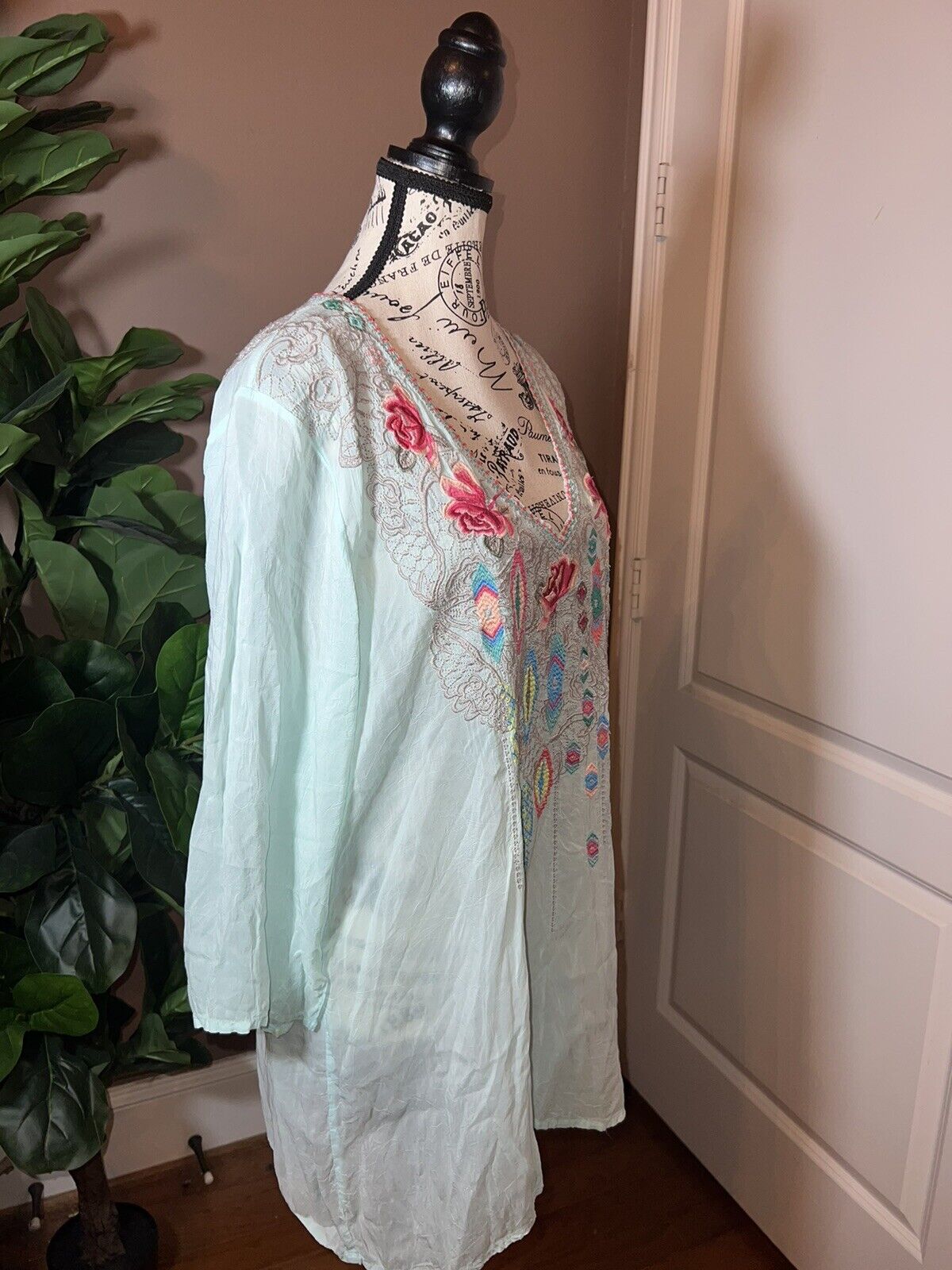 Johnny Was Sz 2X 2XL XXL Silky Soft Baby Blue Tunic Top Embroidery Summer