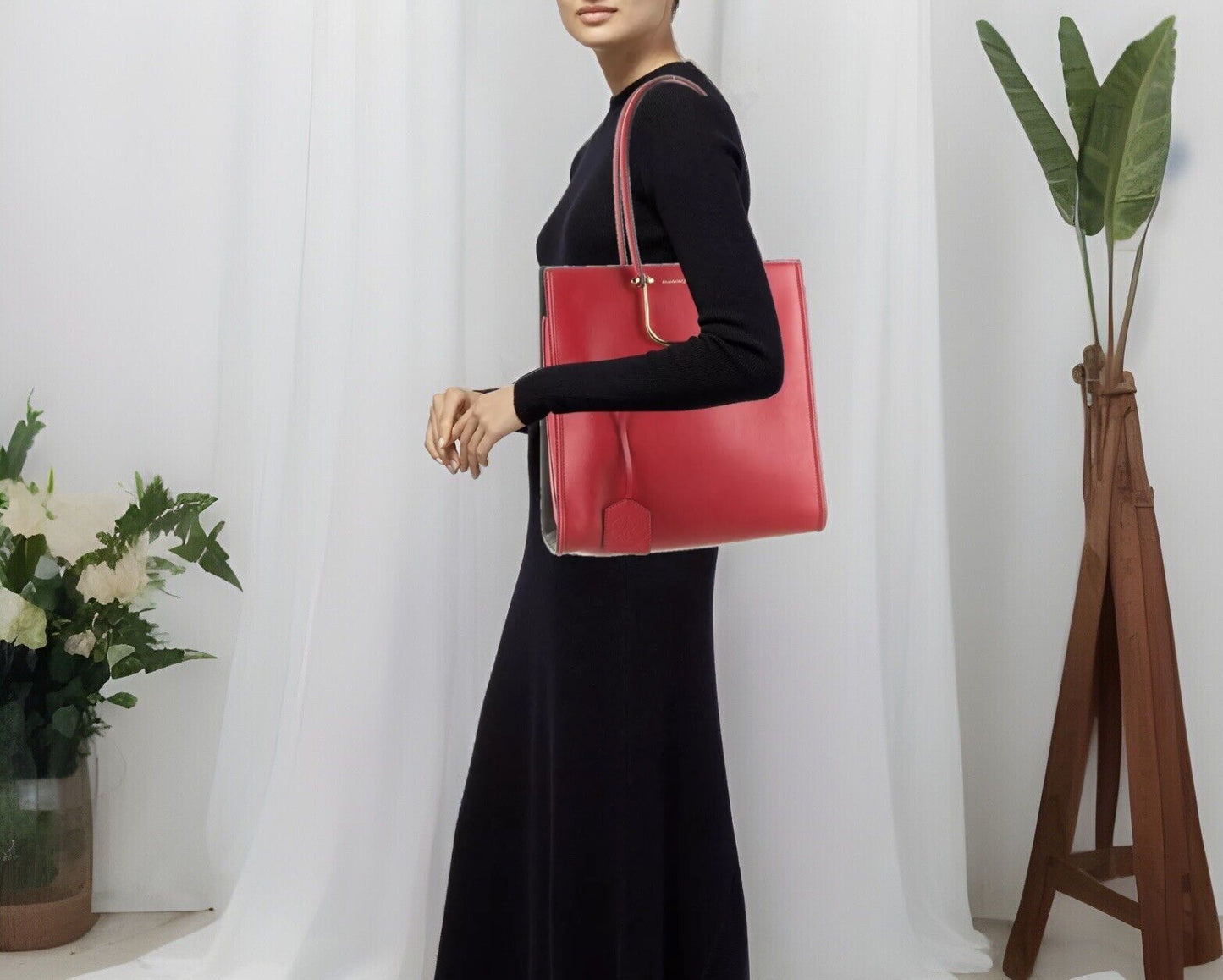 Alexander McQueen Red Leather Tall Story Bag/Tote Authenticated Retail $2590 WOW Alexander McQueen