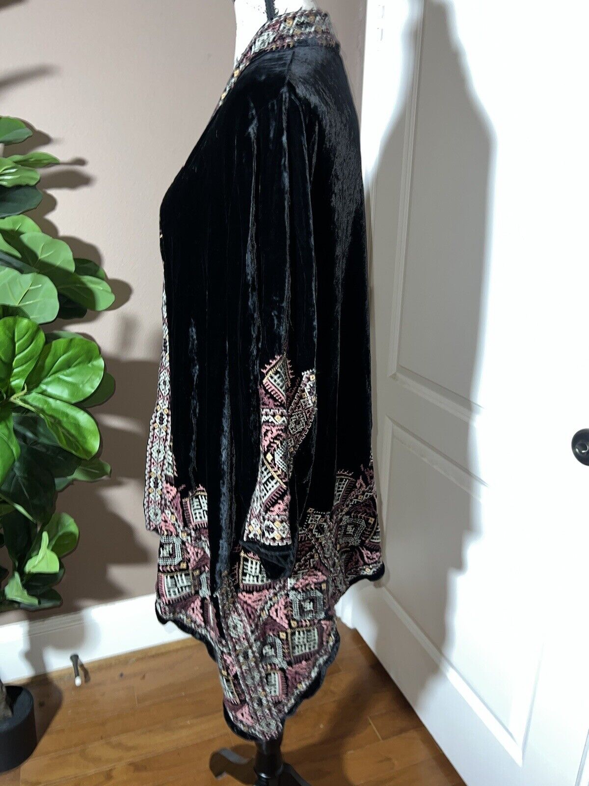 Johnny Was Black Velvet Sz XL ( 1XL  1XL ) Kimono Wrap Heavy Embroidery