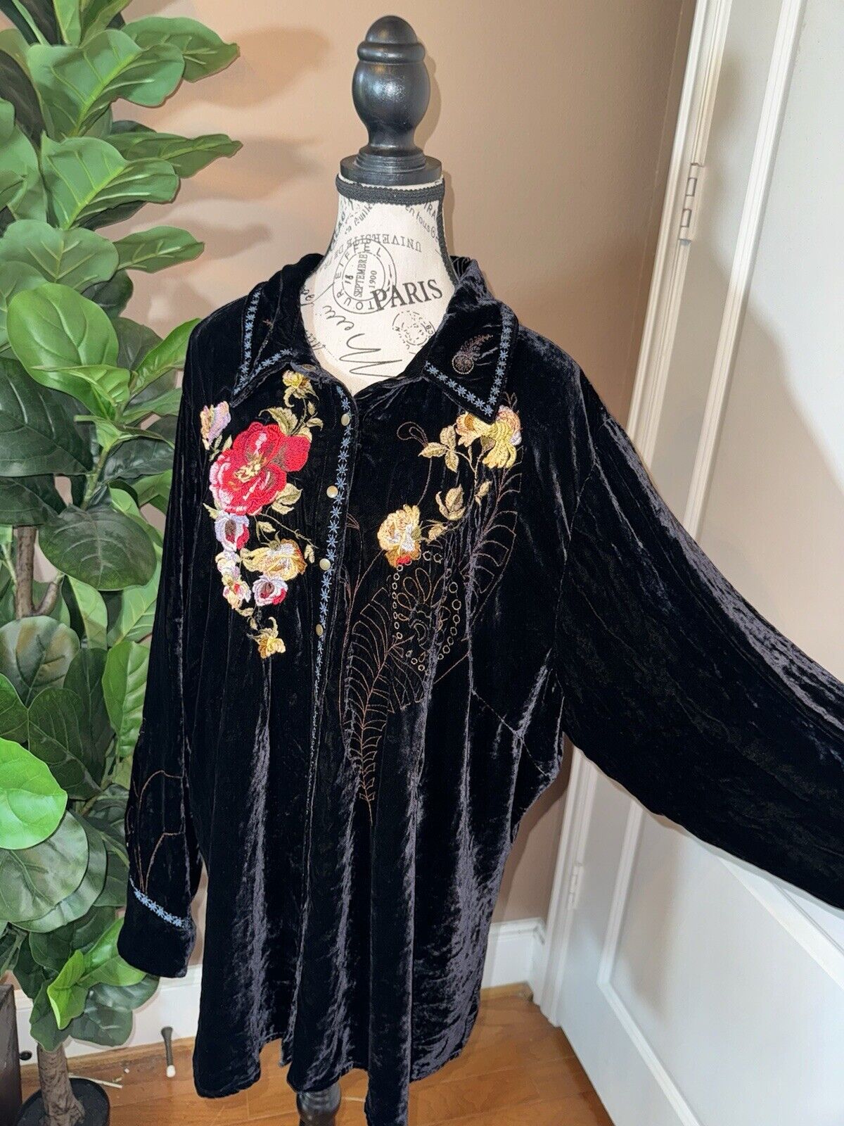 Johnny Was Sz 3X 3XL Velvet Embroidered Long Sleeve Button Up Top Or Kimono