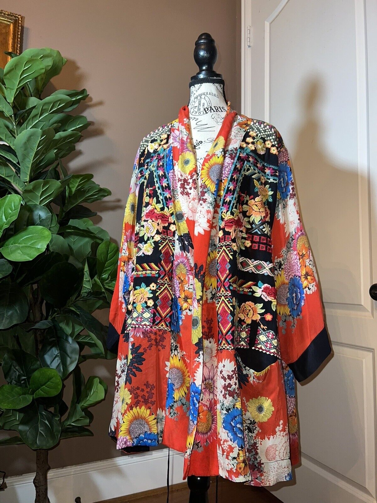 Johnny Was 100% Silk Kimono Sz L Large Red Floral Wrap STUNNING EMBROIDERY