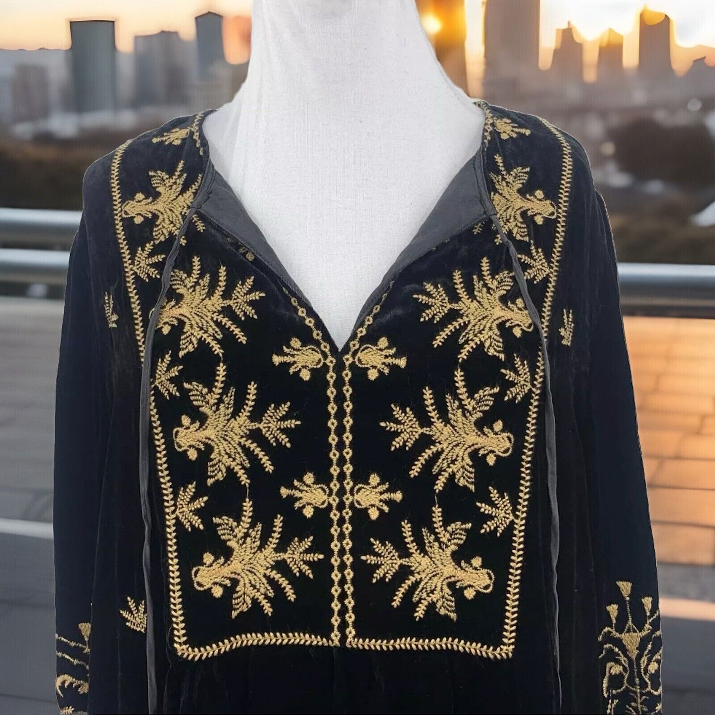 Johnny Was Black &  Gold Velvet Heavily Embroidered Tunic Top L Peasant