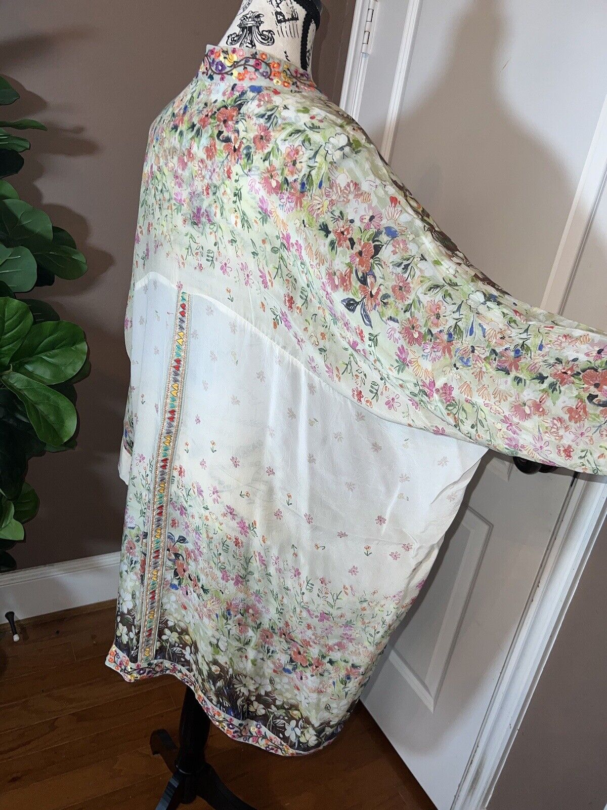 Johnny Was Silky Long Kimono Floral Ivory Pockets Embroidered Sz M Medium