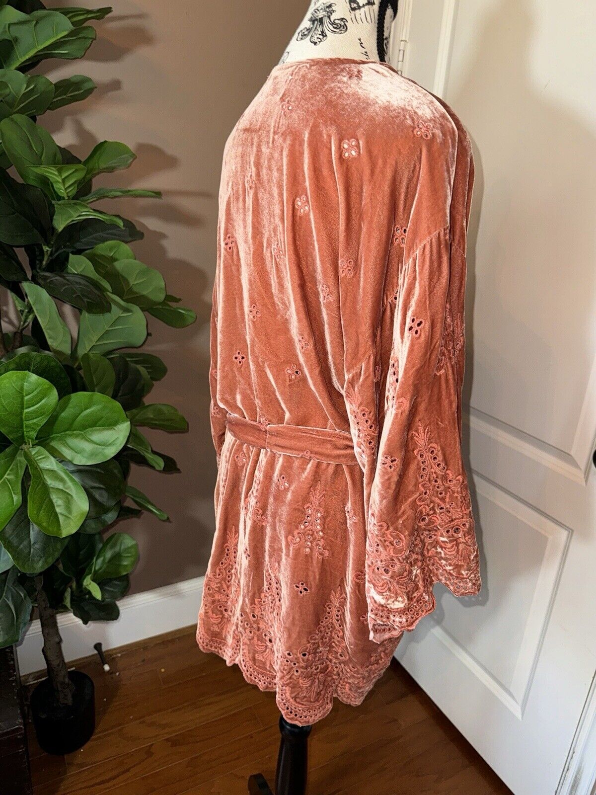 Johnny Was Medium Coral Velvet Kimono Embroidered Eyelet Lace Wrap Top