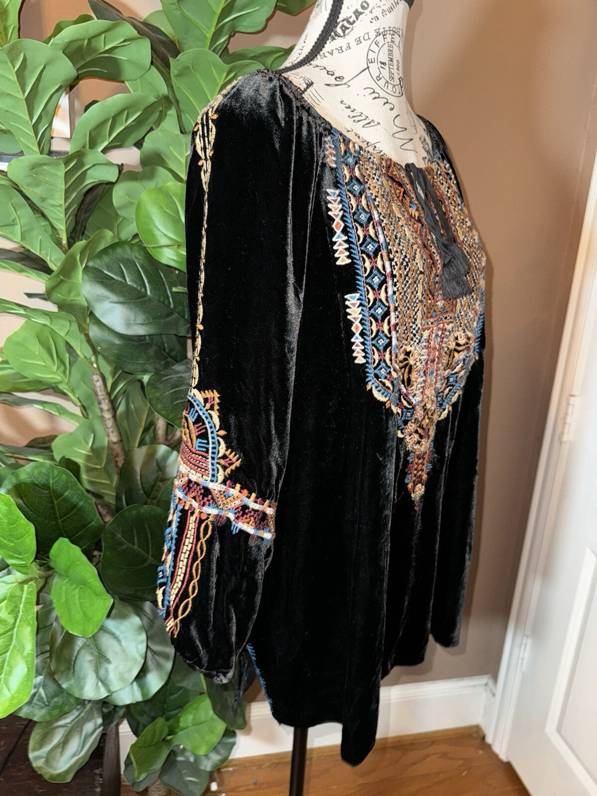 JOHNNY WAS L Large Black Velvet Peasant Blouse Shirt Tunic Top Embroidered Johnny Was