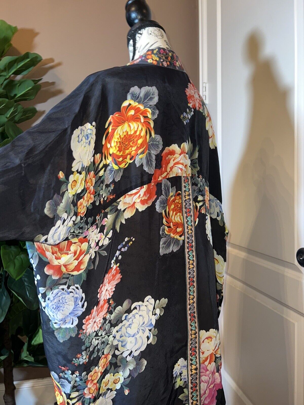 Johnny Was 2X Silky Kimono Heavily Embroidered Trim Pockets Black Floral Xxl