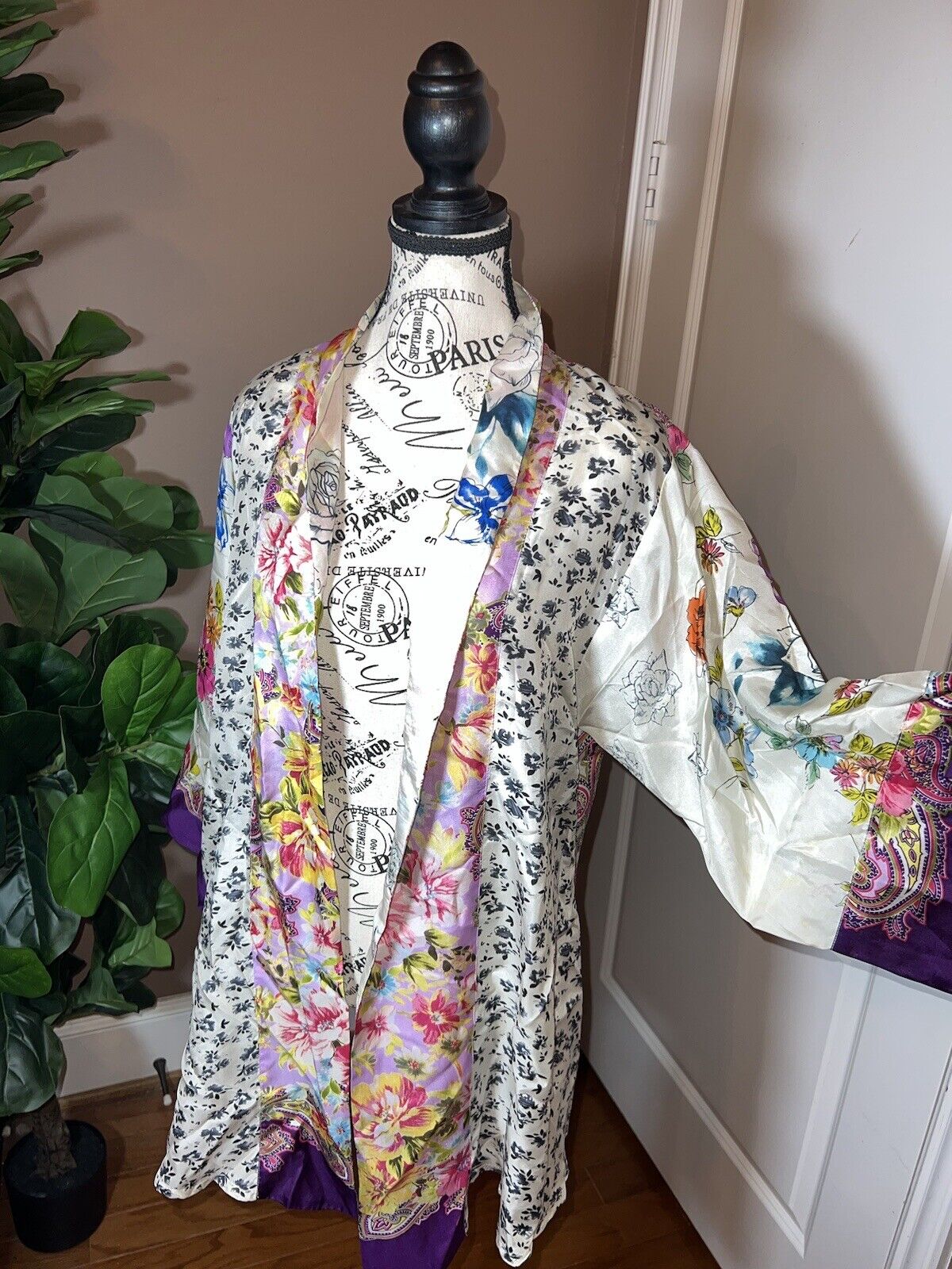 Johnny Was 100% Silk Kimono Wrap Lavender & Purple Trim M Medium Floral SPRING