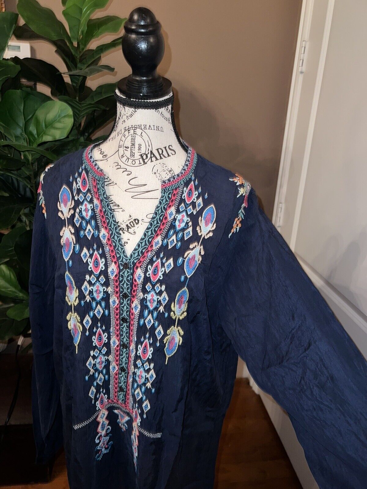 Johnny Was Sz XL Heavily Embroidered Silky Navy Tunic Top Kimono Sleeve