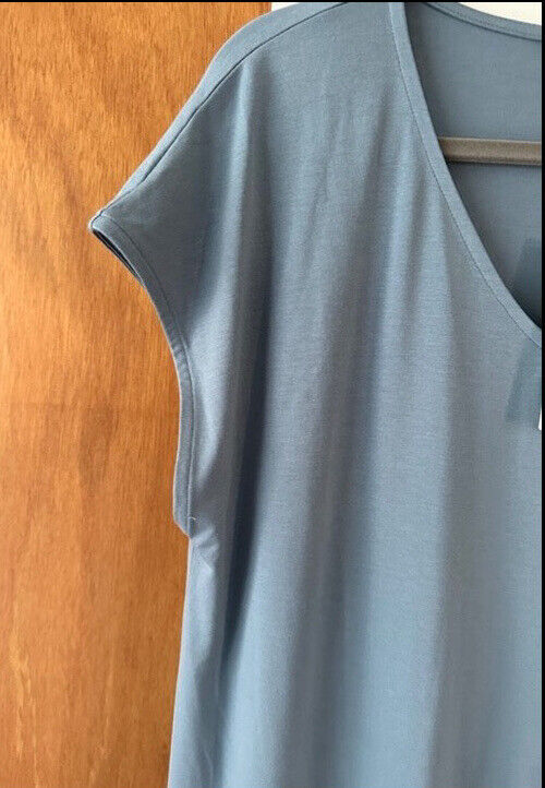 Eileen Fisher V Neck C/L  MIDI Dress Soft Blue Beautiful Sz M.