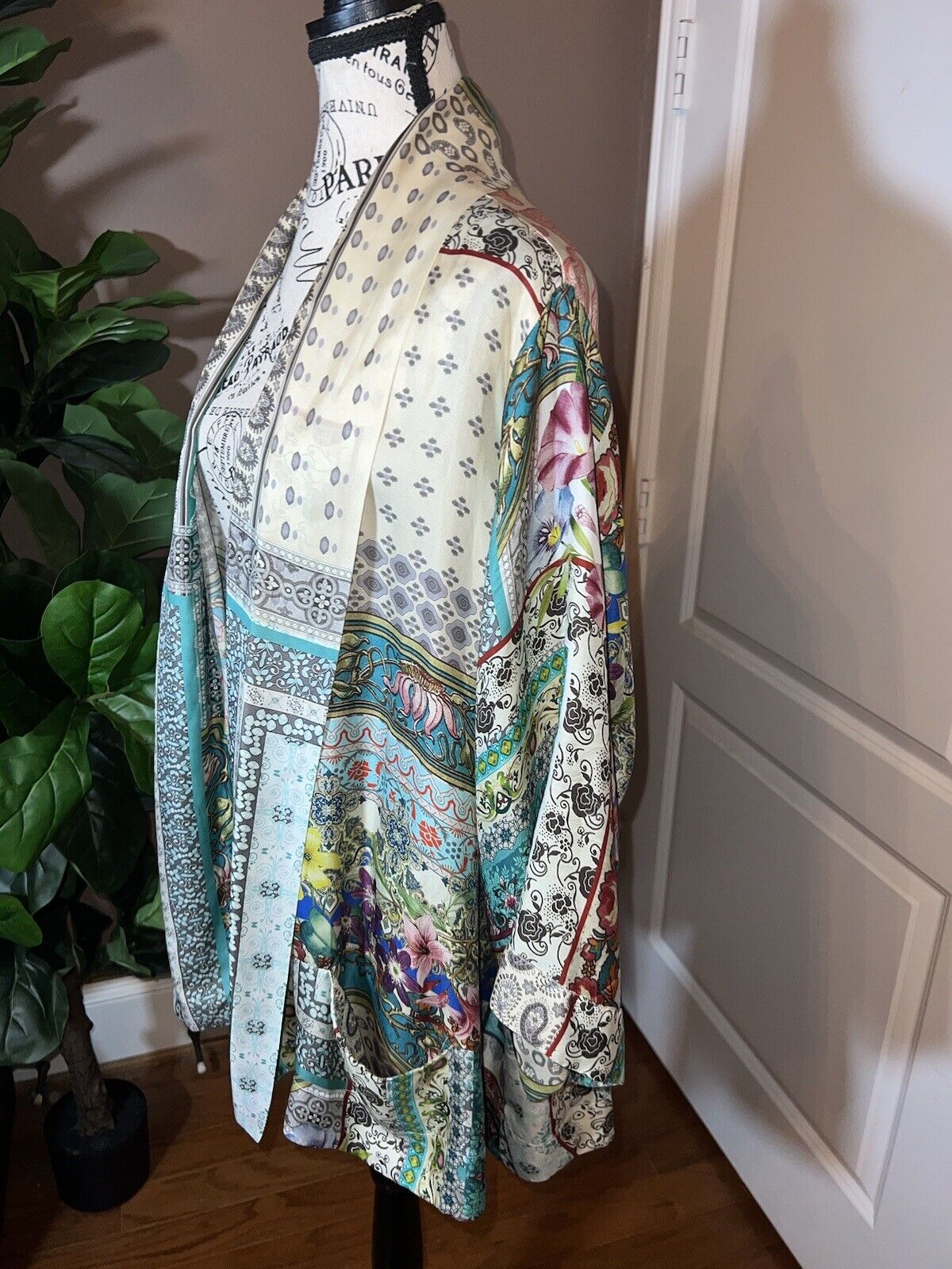 Johnny Was 100% Silk Kimono Sz 2X 2XL Floral Handkerchief Design SPRING & Summer