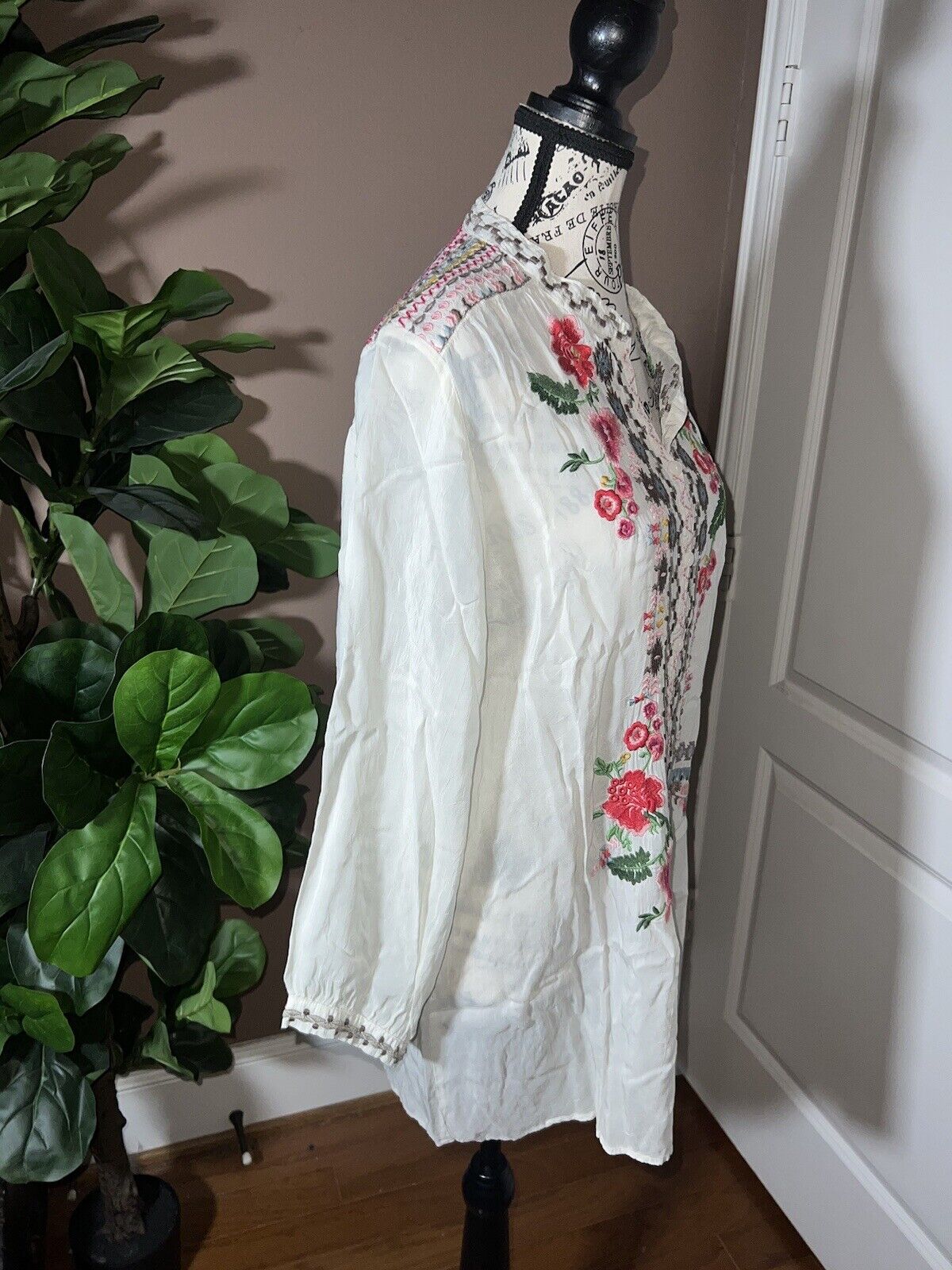 Johnny Was Silky White Embroidered Peasant Blouse Top Tunic XL SUMMER