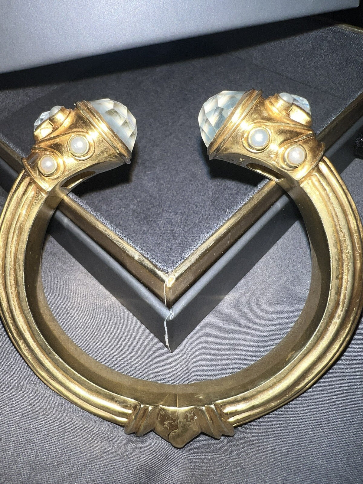 8972000