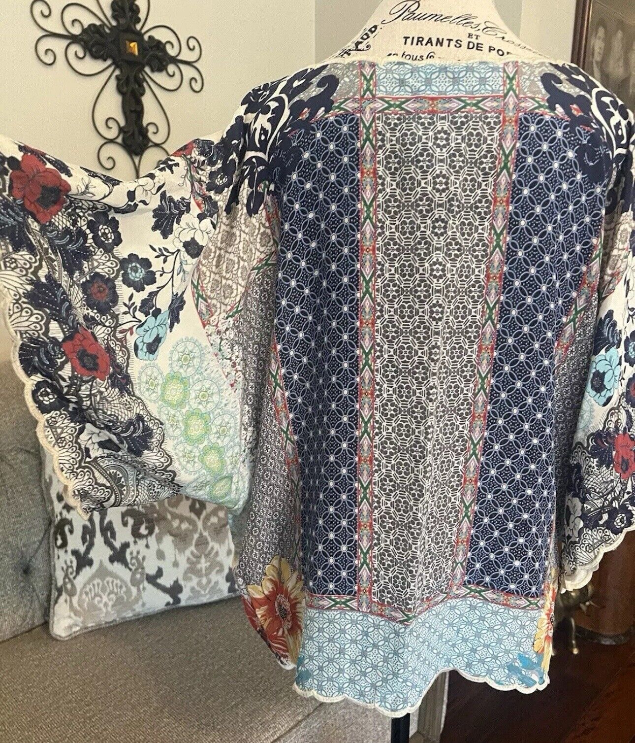 Johnny was 100% Silk Sz Xl Scalloped Hem Great Condition