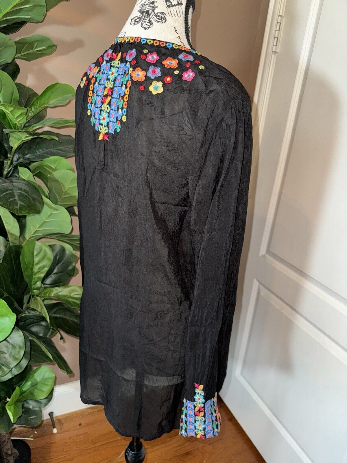 Johnny Was Silky Black Blouse Peasant Top Tunic Sz L Large Embroidered NICE