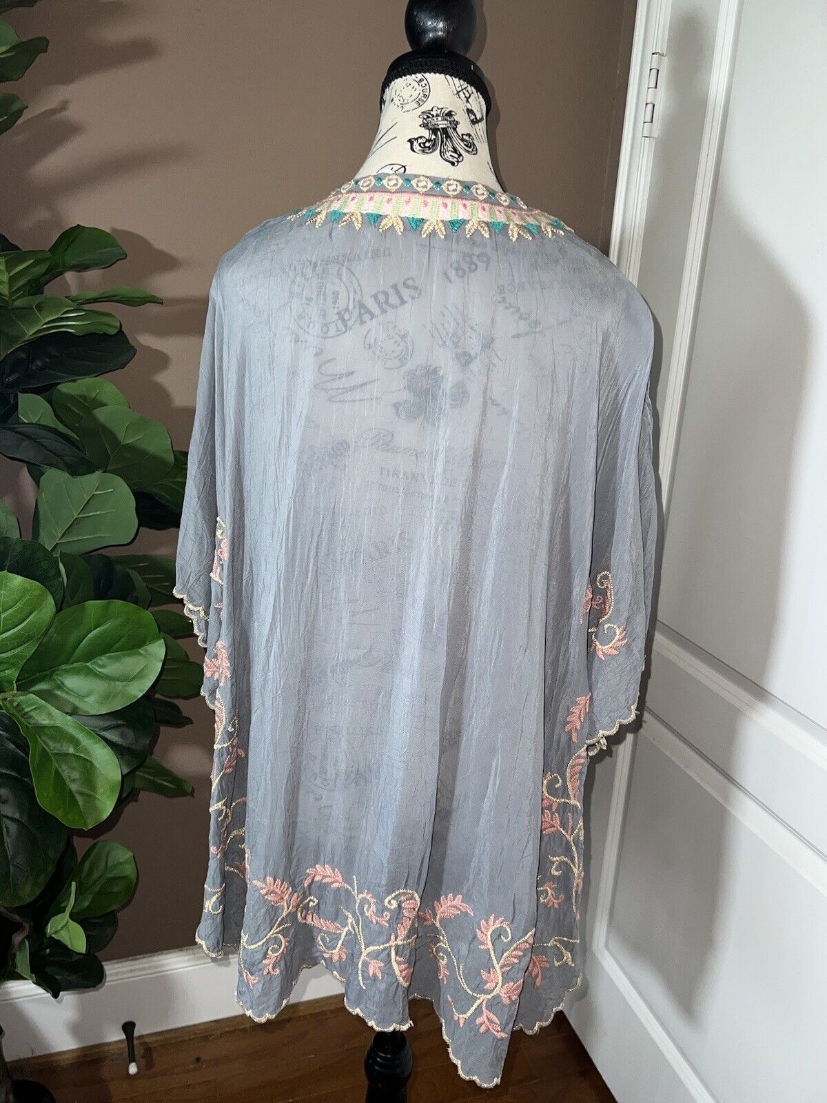 Johnny Was M Medium Silky Kimono Wrap Top Cover Up Gold Embroidery Pit-Pit 31”