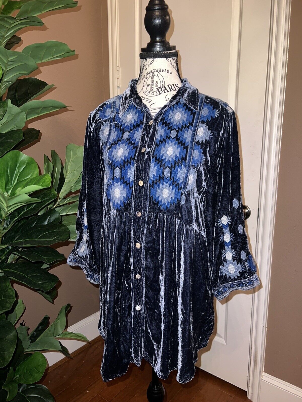 Johnny Was Blue Velvet Heavily Embroidered Tunic Top Long Sleeve Sz XL 1X