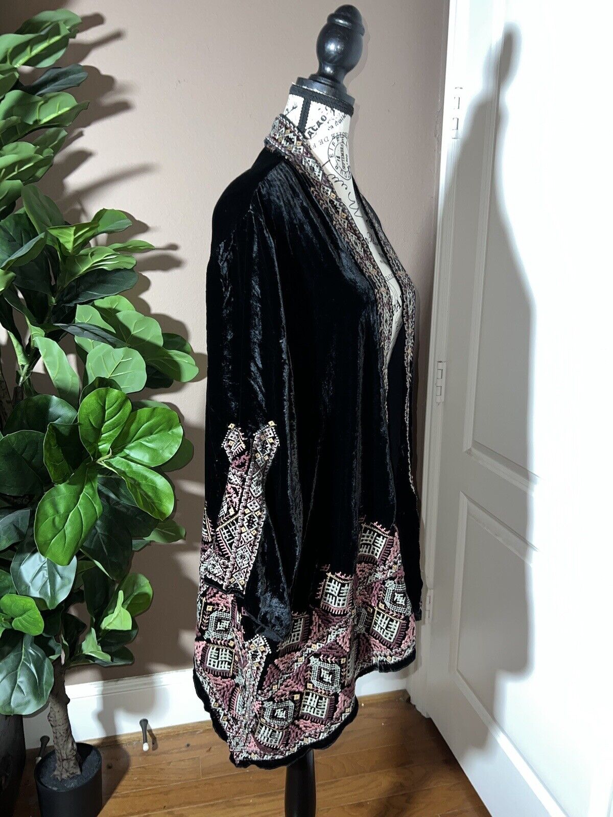 Johnny Was Black Velvet Sz XL ( 1XL  1XL ) Kimono Wrap Heavy Embroidery