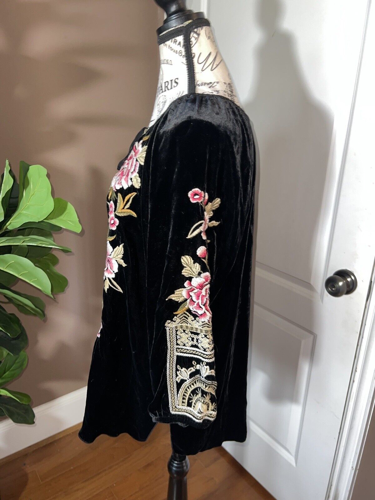 Johnny Was Black Velvet Heavily Embroidered Tunic Top L Large Peasant