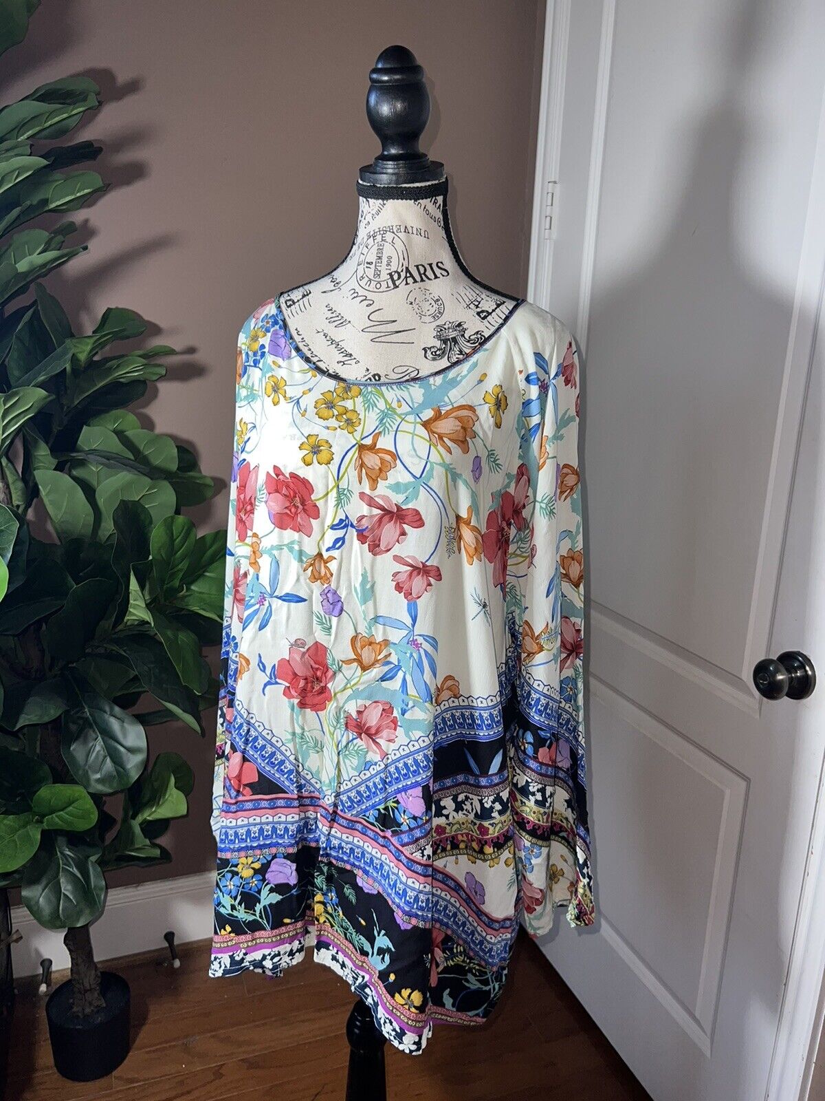 Johnny Was Sz 1X 1XL Silky Floral Tunic Top With Beautiful Flowers Flowy & Cute