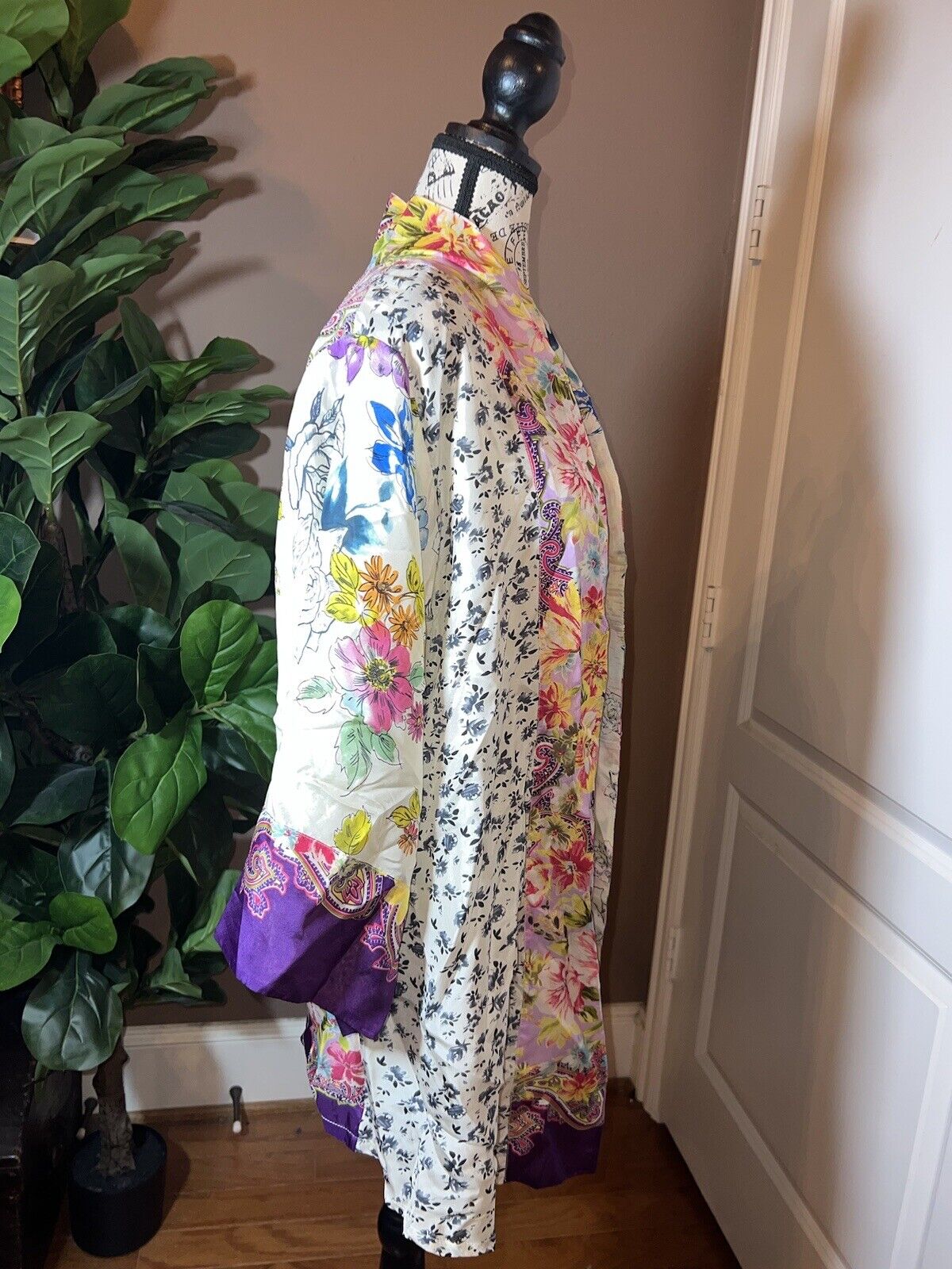 Johnny Was 100% Silk Kimono Wrap Lavender & Purple Trim M Medium Floral SPRING