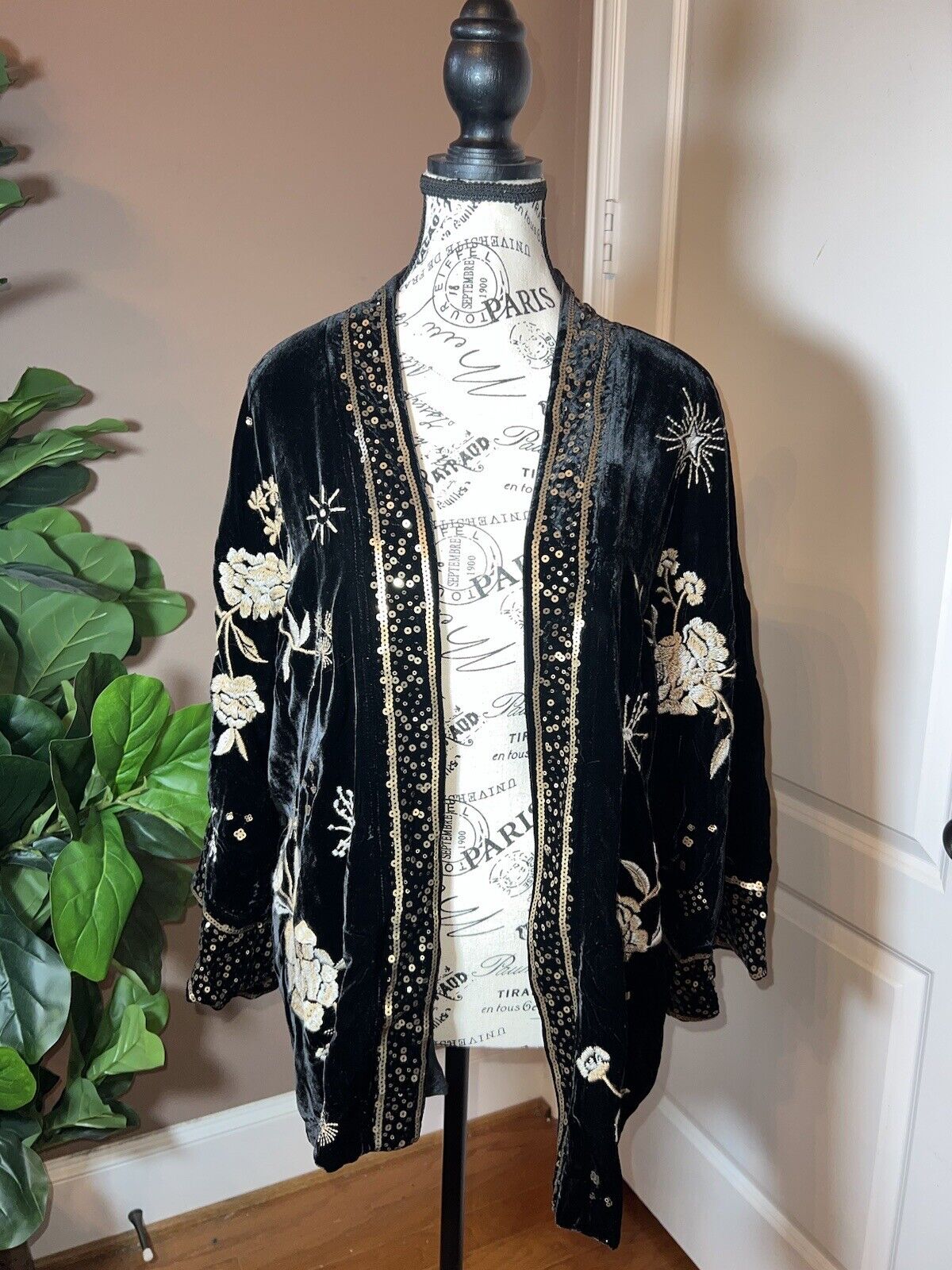 Johnny Was Black & Gold Velvet & Sequins & Silk Lining Kimono 1X 1XL XL