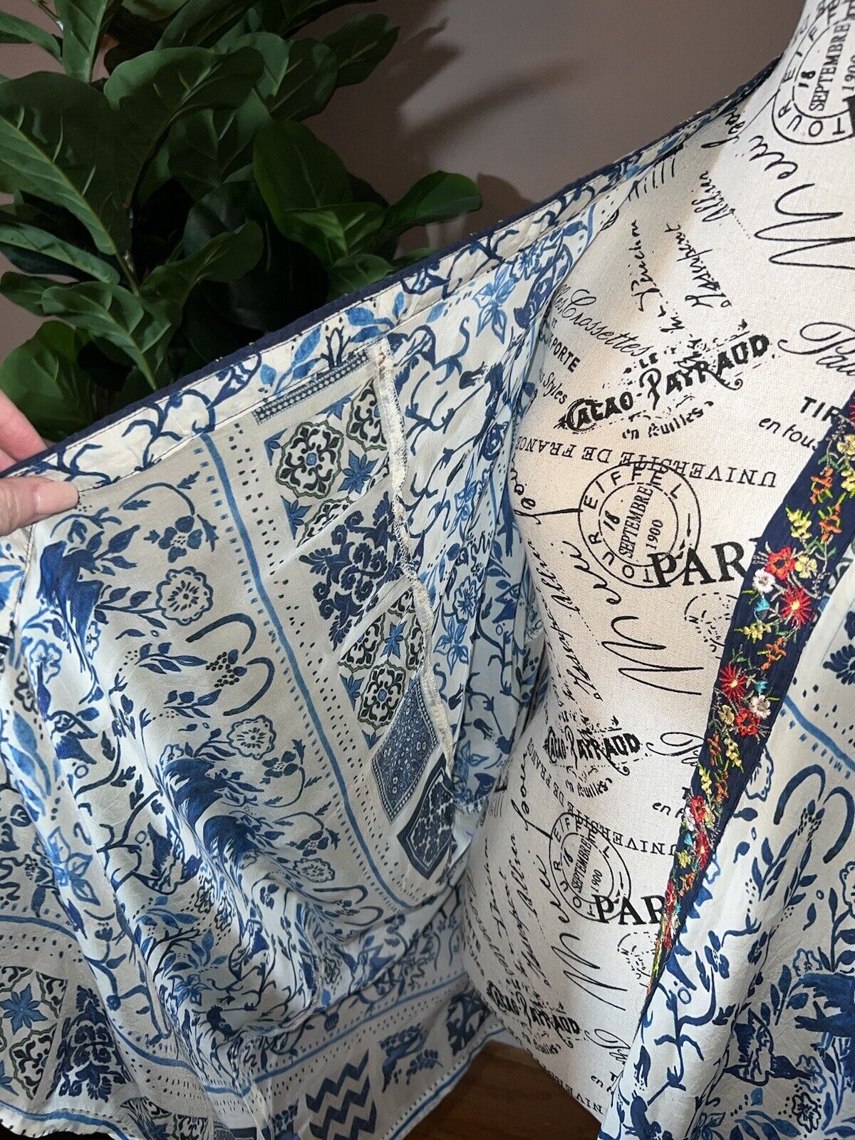 Johnny Was Silky Embroidered Kimono Wrap Blue & White Sz M 32” PTP Cardigan