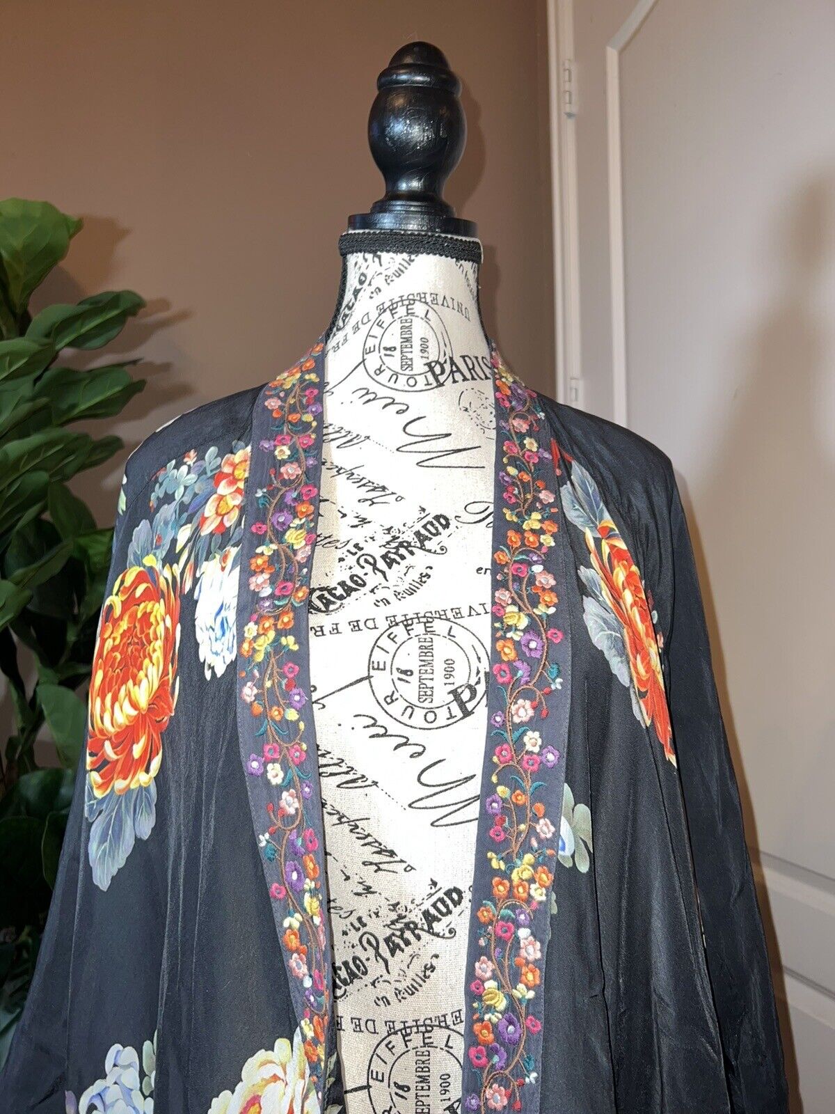 Johnny Was Silky Kimono Heavily Embroidered Trim Sz L Large Pockets Floral Black