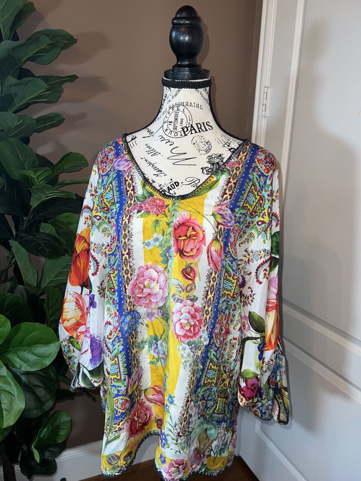 Johnny Was 100% Silk Tunic Top Embroidered Hem Butterfly L Large Floral