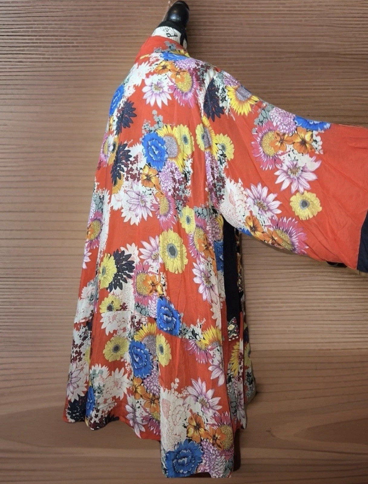 Johnny Was XXL 100% Silk Kimono Red & Black Floral Wrap Lightweight Cool Jacket Johnny Was