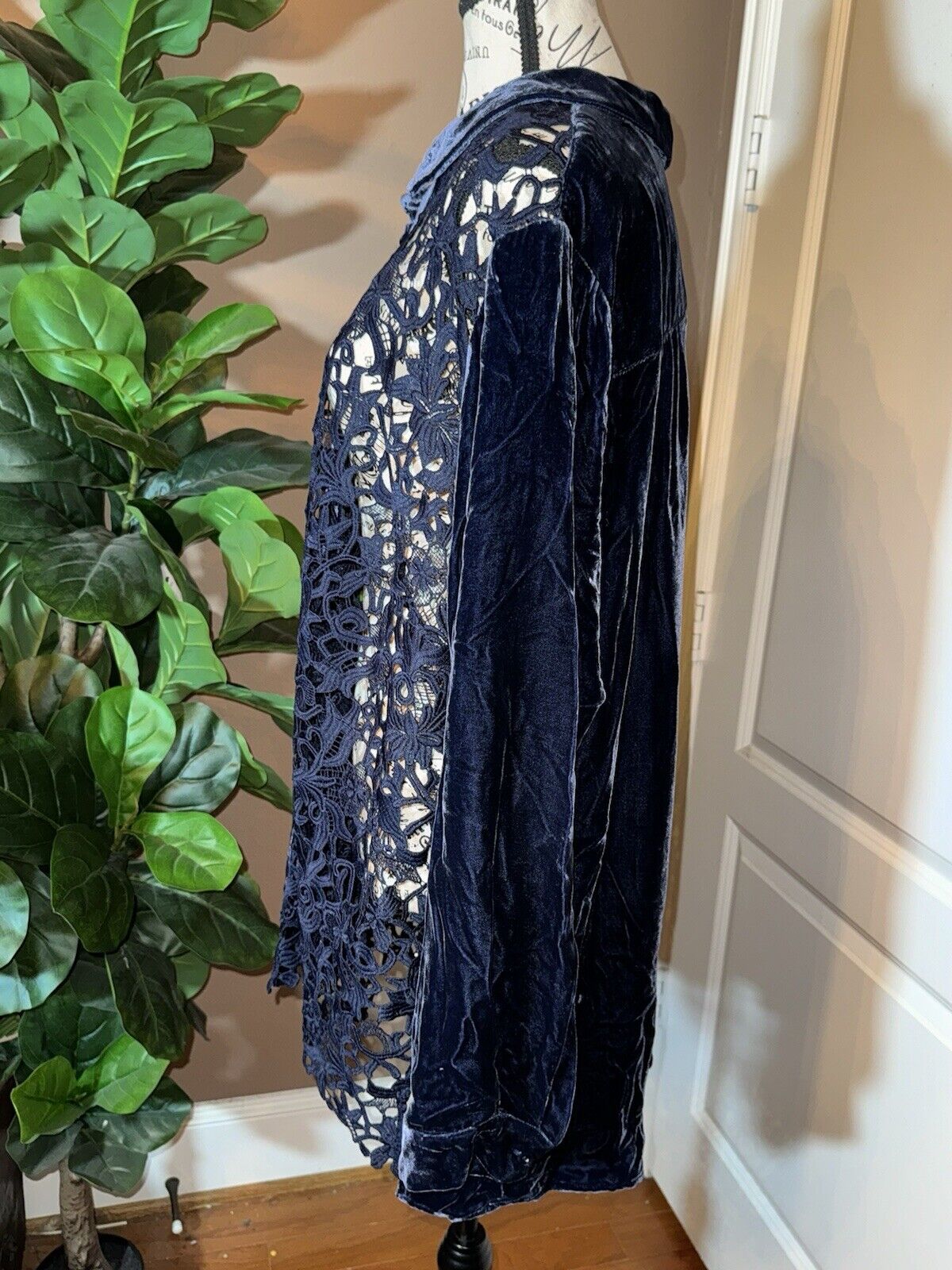 Johnny Was Sz 3XL 3X Blue Velvet & Eyelet Lace Long Sleeve Button Up Top