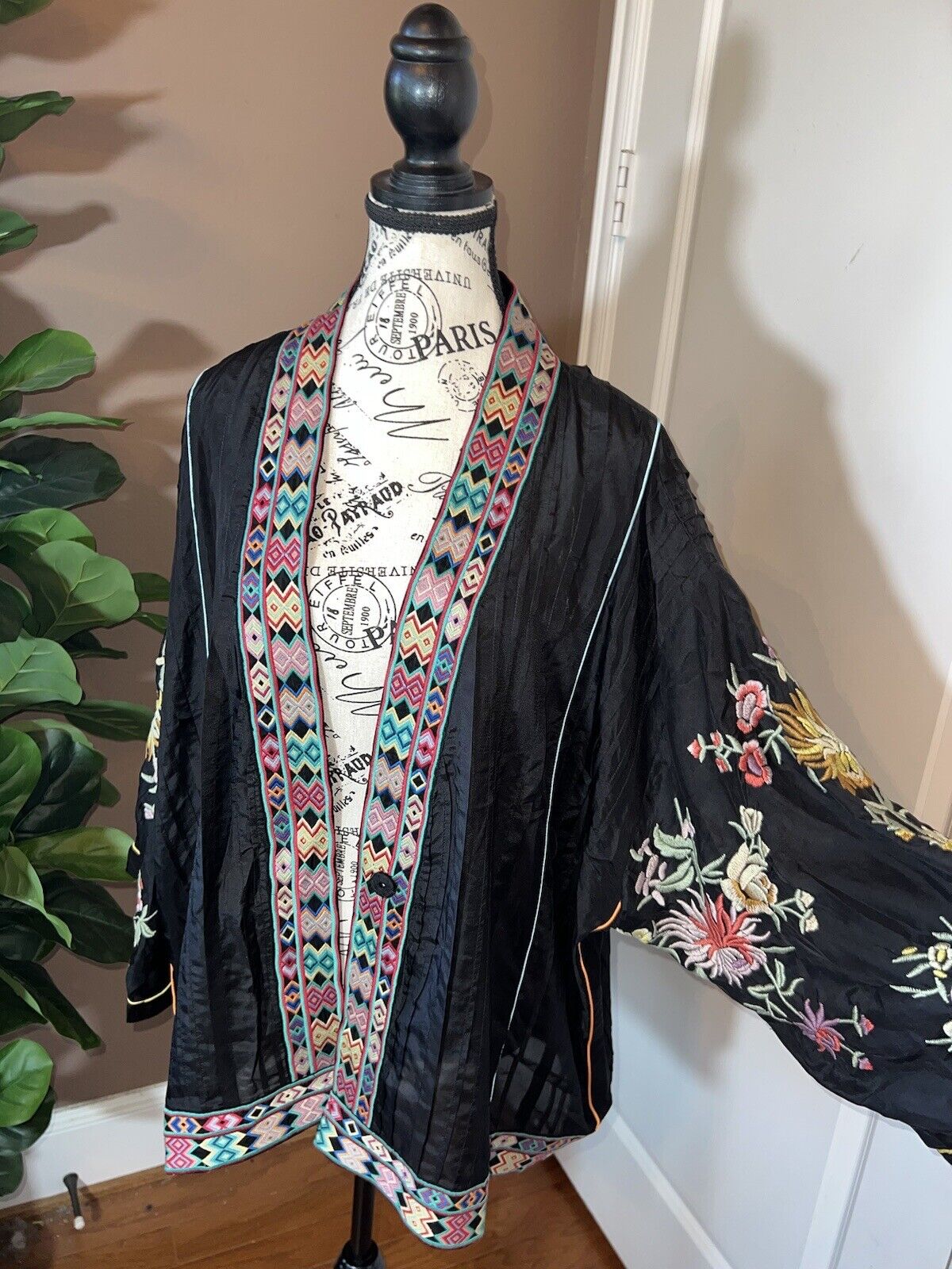 Johnny Was 100% Silk Black Kimono XXL 2X 2XL Floral Embroidered Jacket