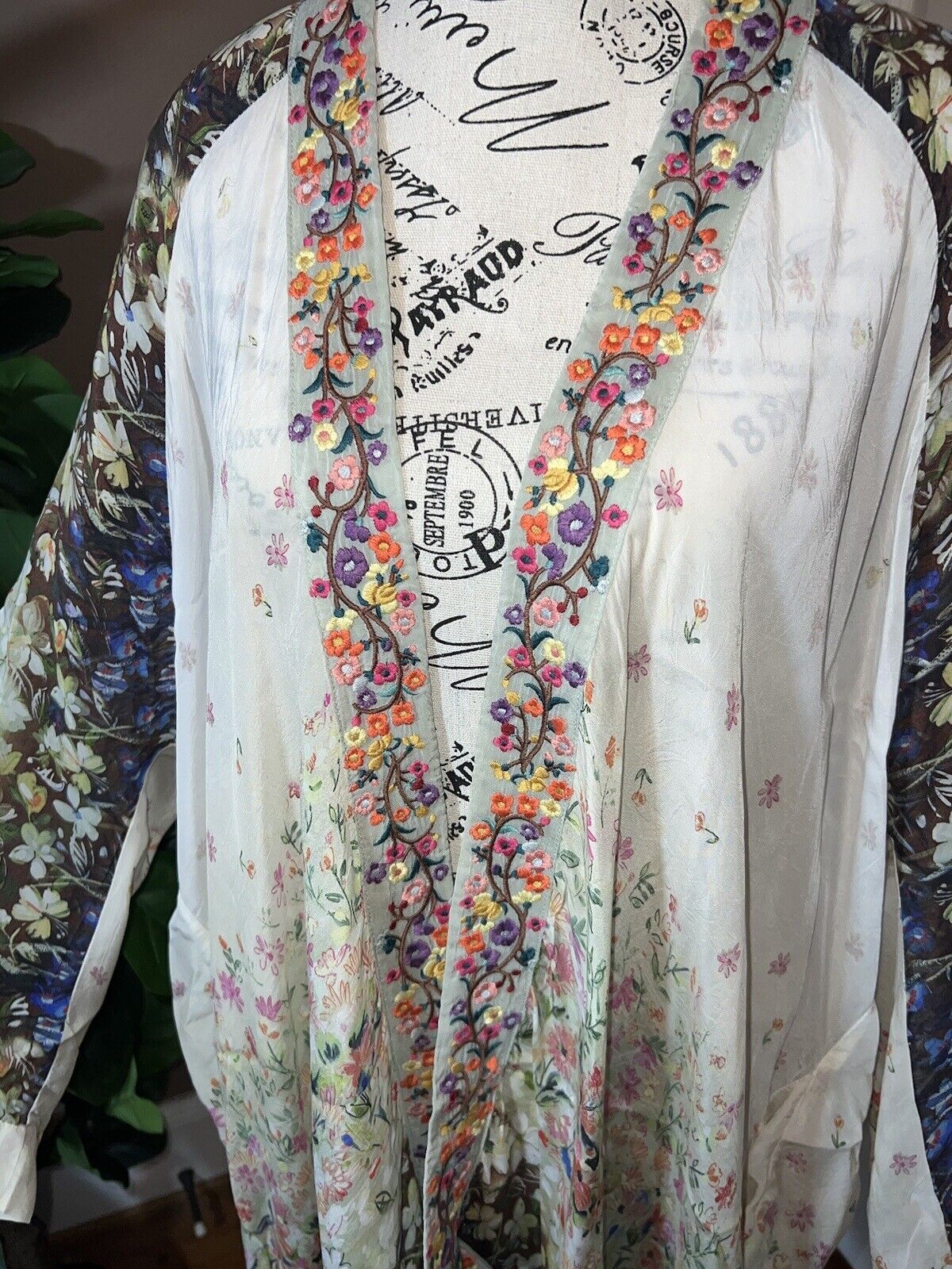 Johnny Was Silky Long Kimono Floral Ivory Pockets Embroidered XXL 2XL 2X SPRING