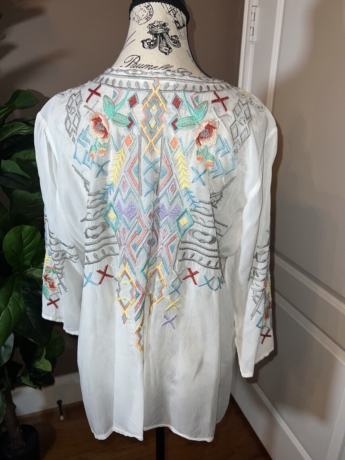 Johnny Was Silky White Embroidered Peasant Blouse Top Tunic L Large SPRING