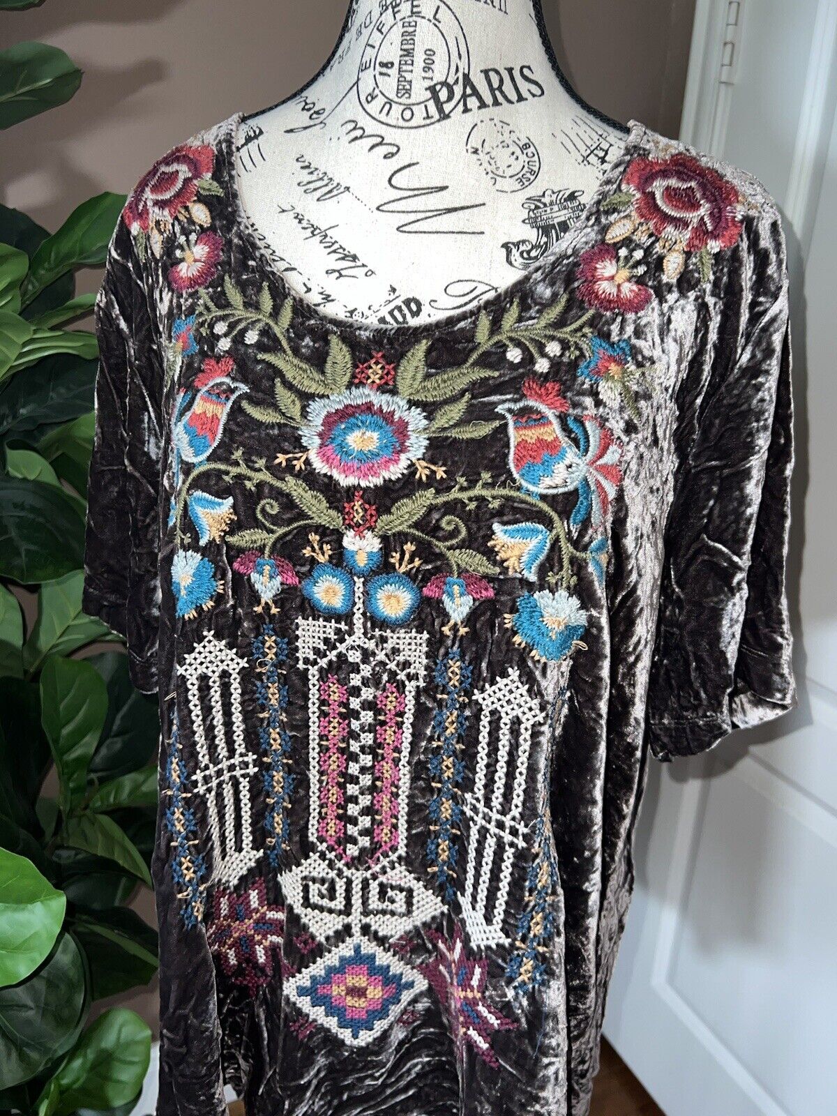 Johnny Was Brown Velvet Heavily Embroidered Tunic Top L Large Great Condition