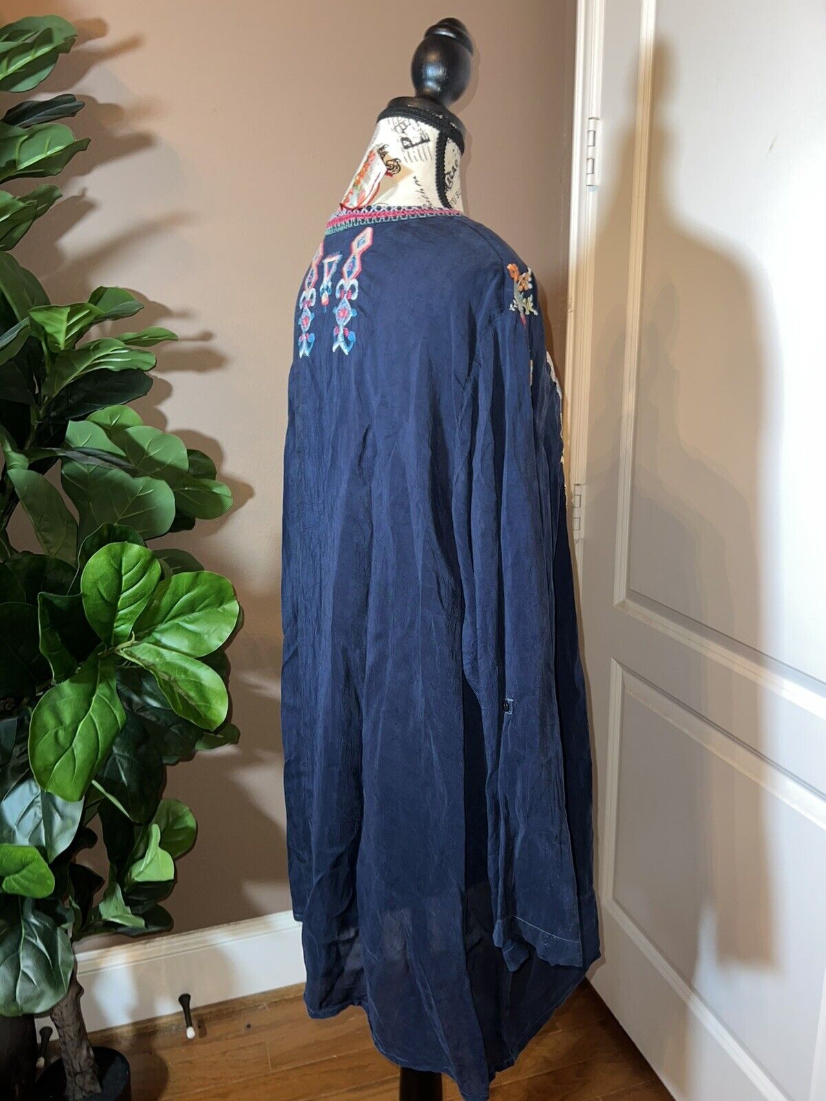 Johnny Was 3X 3XL Heavily Embroidered Silky Navy Tunic Top Kimono Sleeve