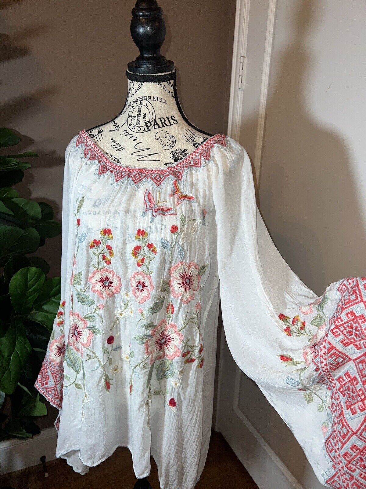 Johnny Was L Large Embroidered Silky Pink White Tunic Top Kimono Sleeves SPRING