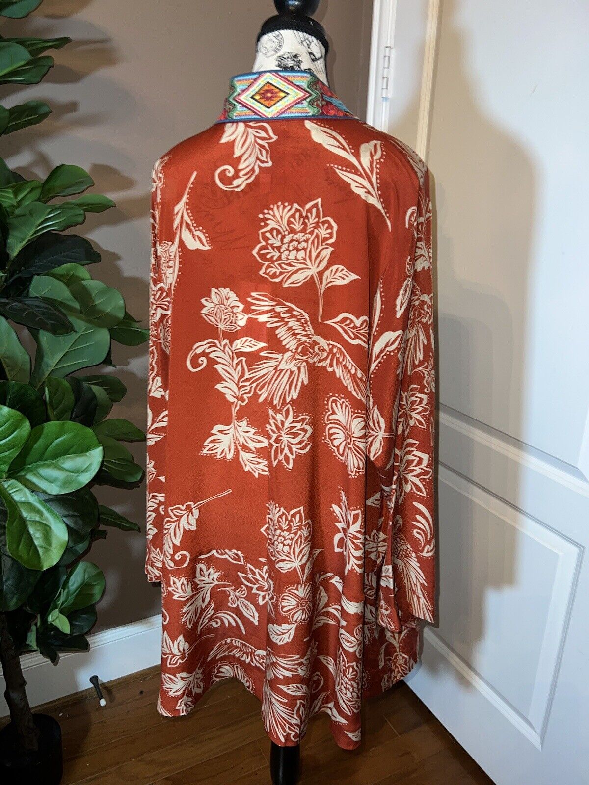 New Johnny Was 100% Silk Kimono XL 1X Embroidered Cinnamon Red W Pockets