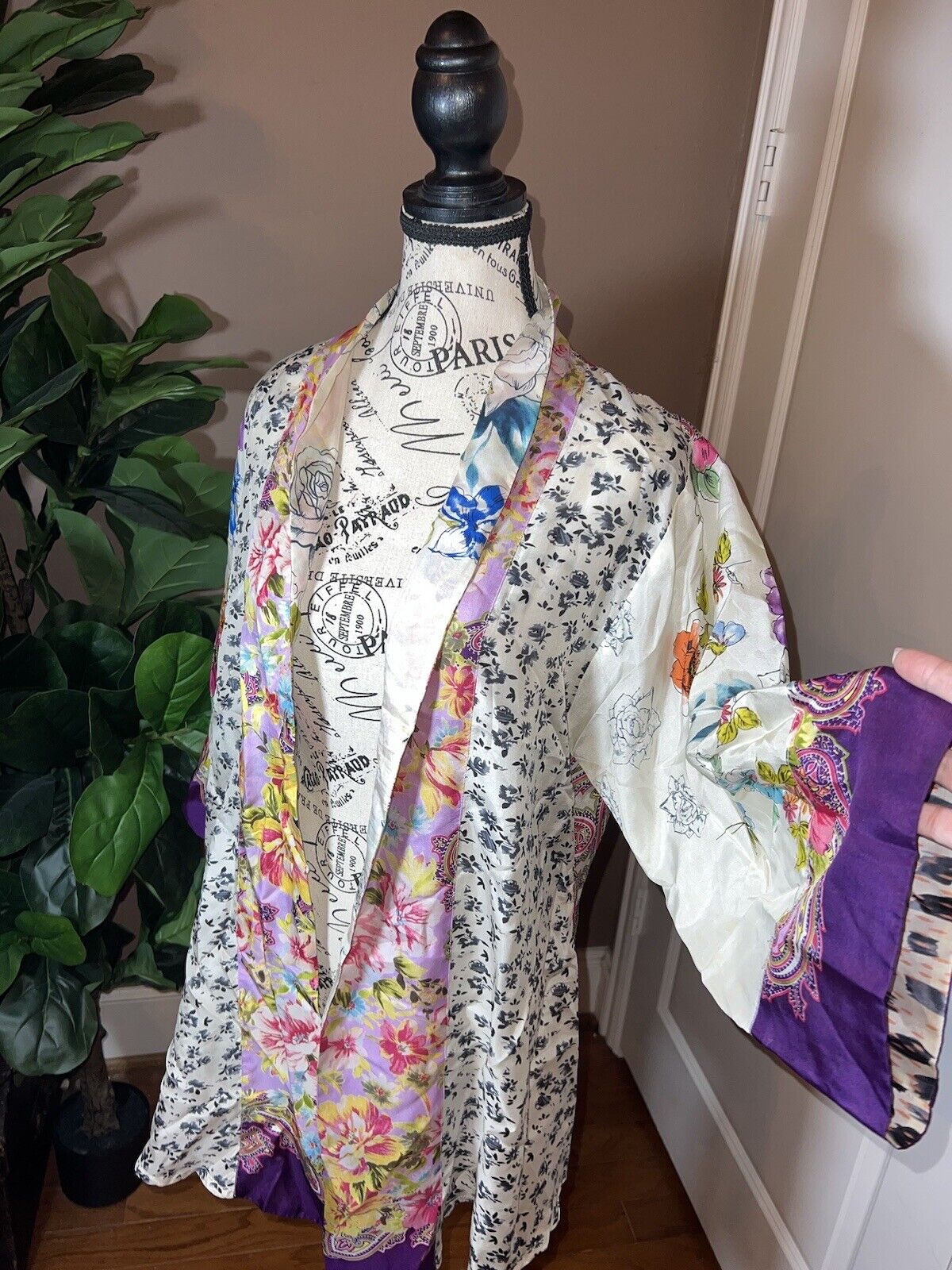 Johnny Was 100% Silk Kimono Wrap Lavender & Purple Trim M Medium Floral SPRING