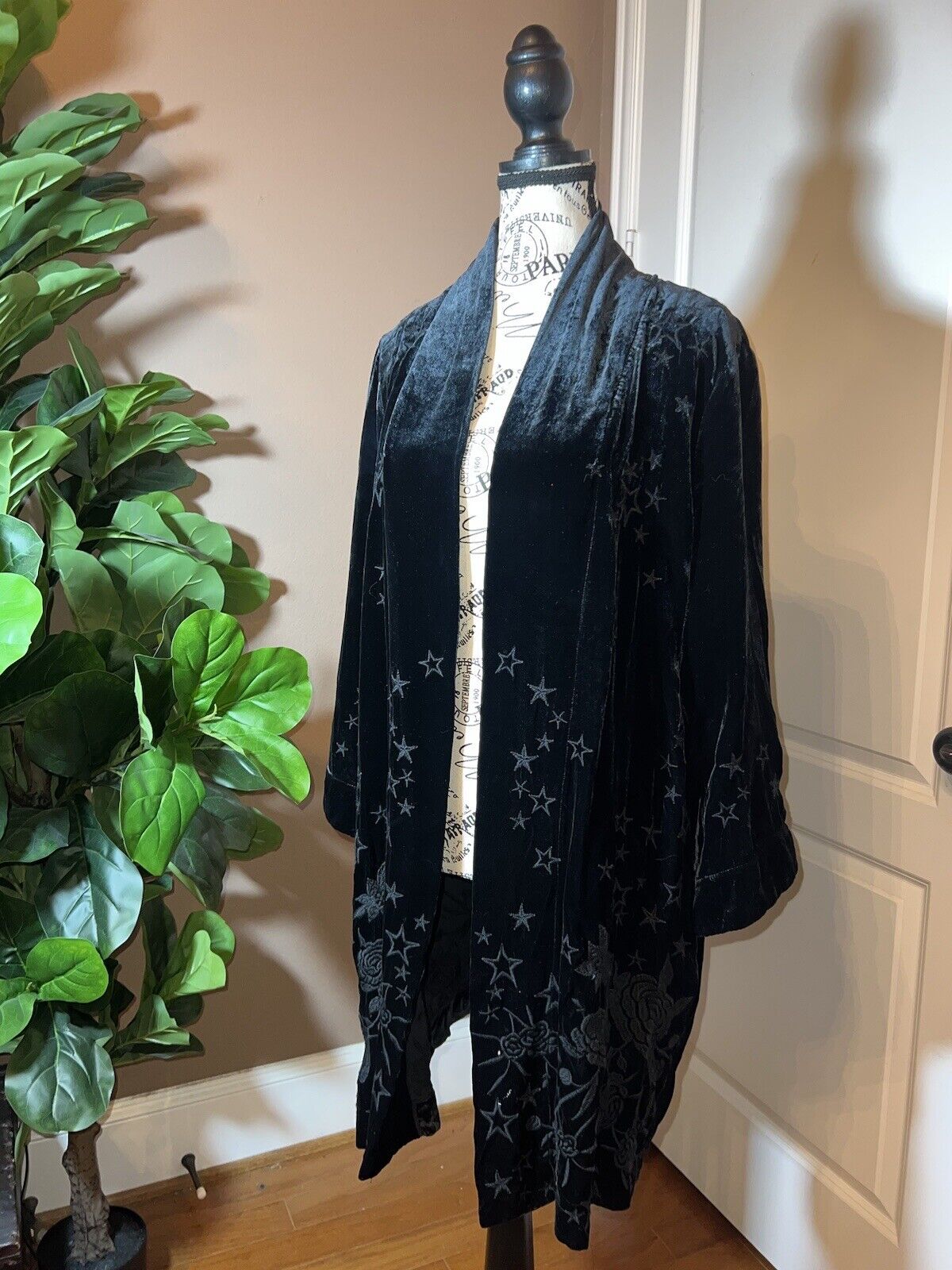 Johnny Was XL Velvet Kimono Celestial Wrap Jacket Black Tone Embroidery Star