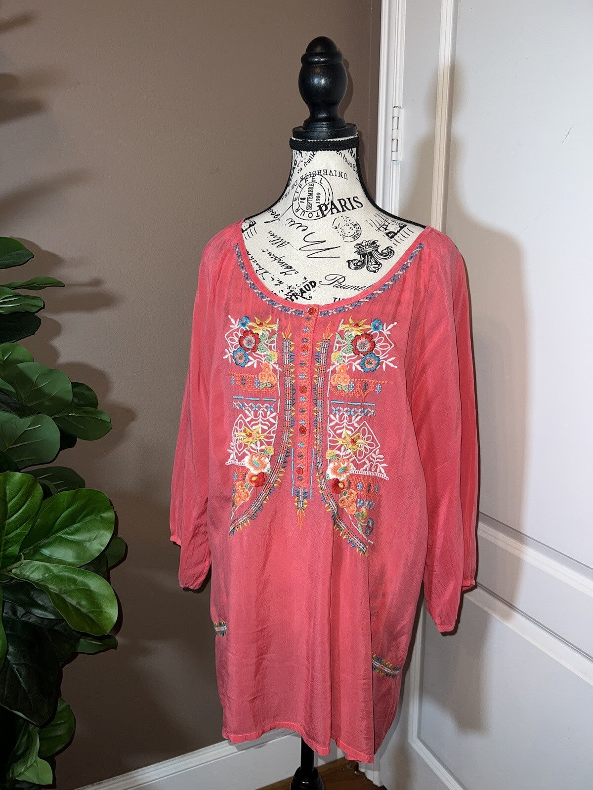Johnny Was Sz XL Silky Soft Cool Pink Tunic Top Blouse Lightweight Embroidery Johnny Was