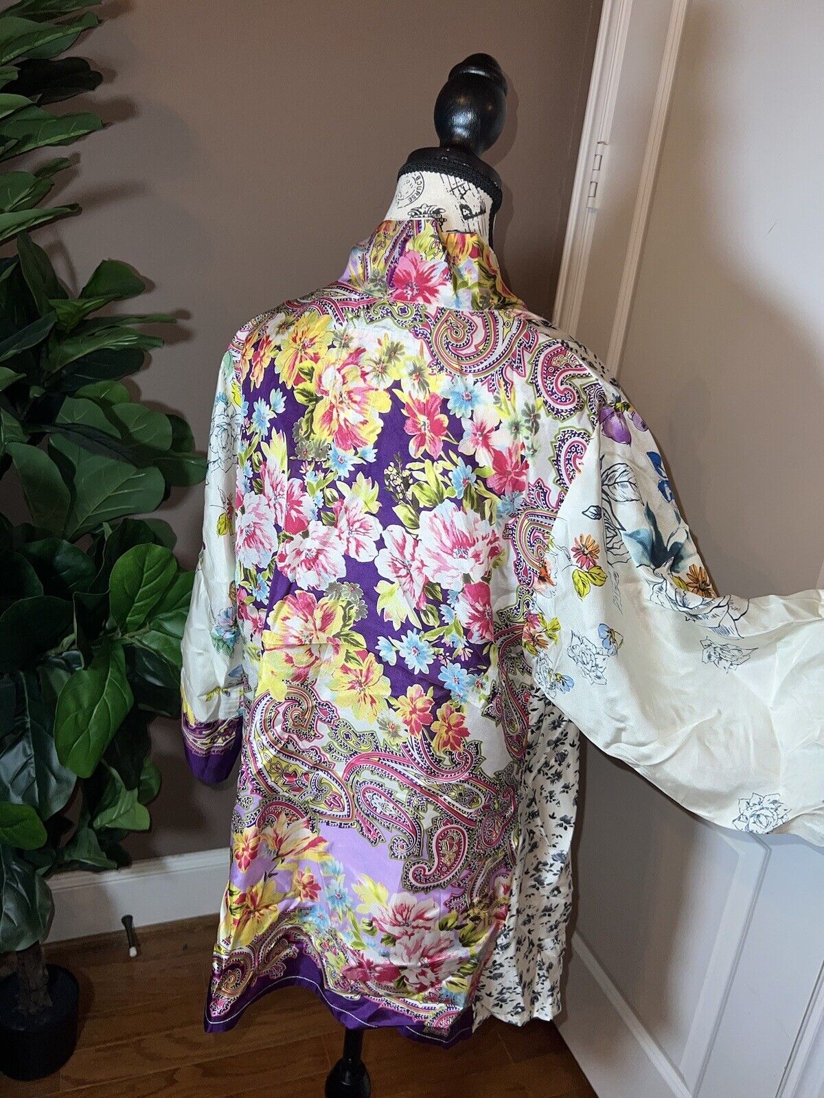 Johnny Was 100% Silk Kimono Wrap Lavender & Purple Trim M Medium Floral SPRING