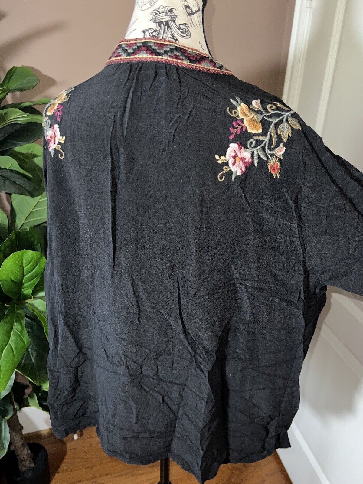 100% Silk Johnny Was Black Tunic Top XL 1X Kimono Embroidered Floral