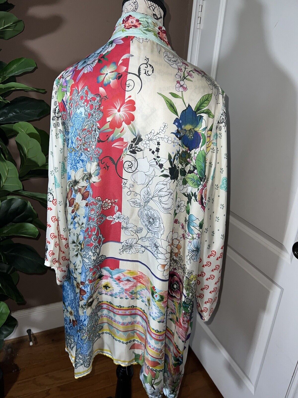 Johnny Was 100% Silk Kimono Sz L Large Gorgeous Embroidered Trim