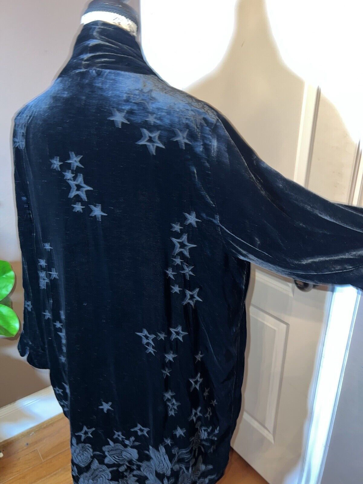 Johnny Was Velvet Kimono Celestial Wrap Jacket Sz M Black Tonal Embroidery