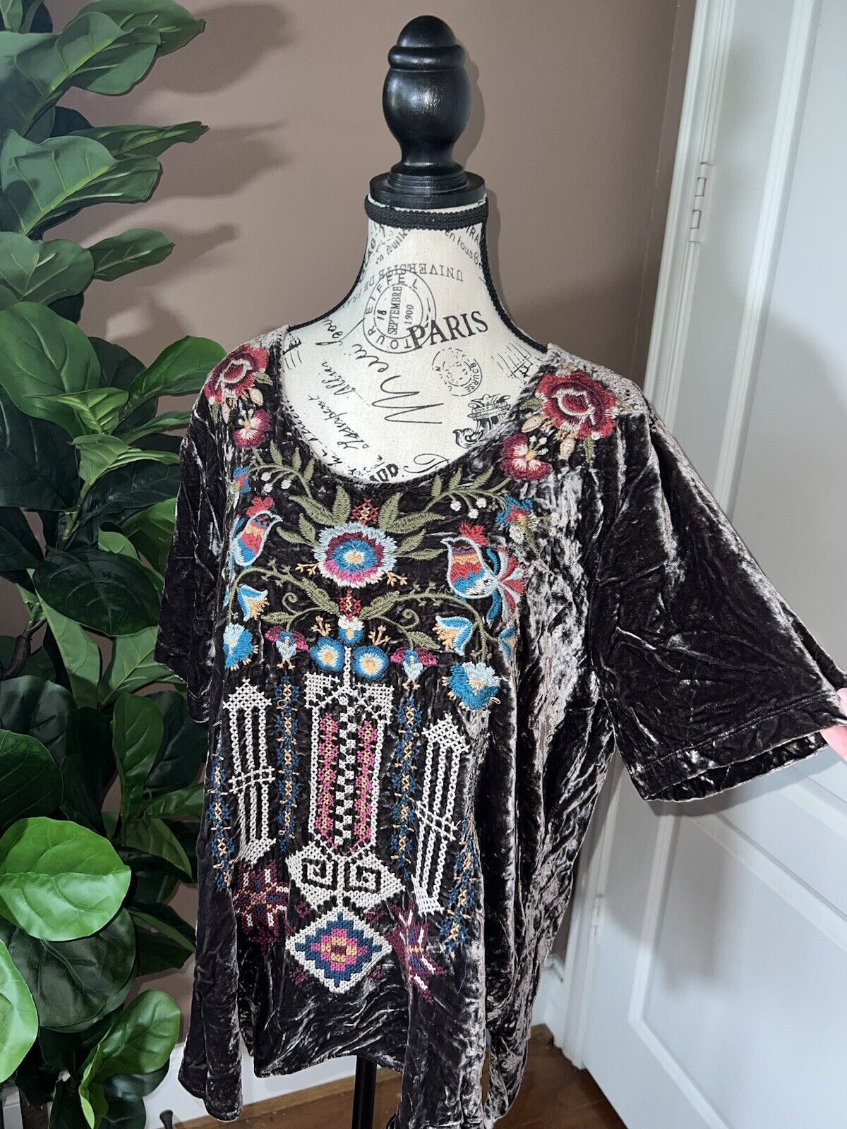 Johnny Was Brown Velvet Heavily Embroidered Tunic Top L Large Great Condition