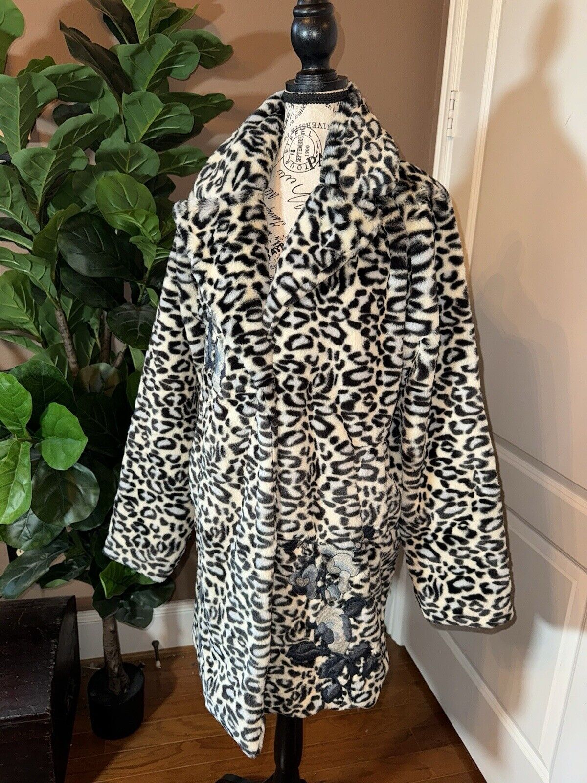 Johnny Was S Soft Blue & White Leopard Faux Fur Coat Jacket Wrap Silk Lining