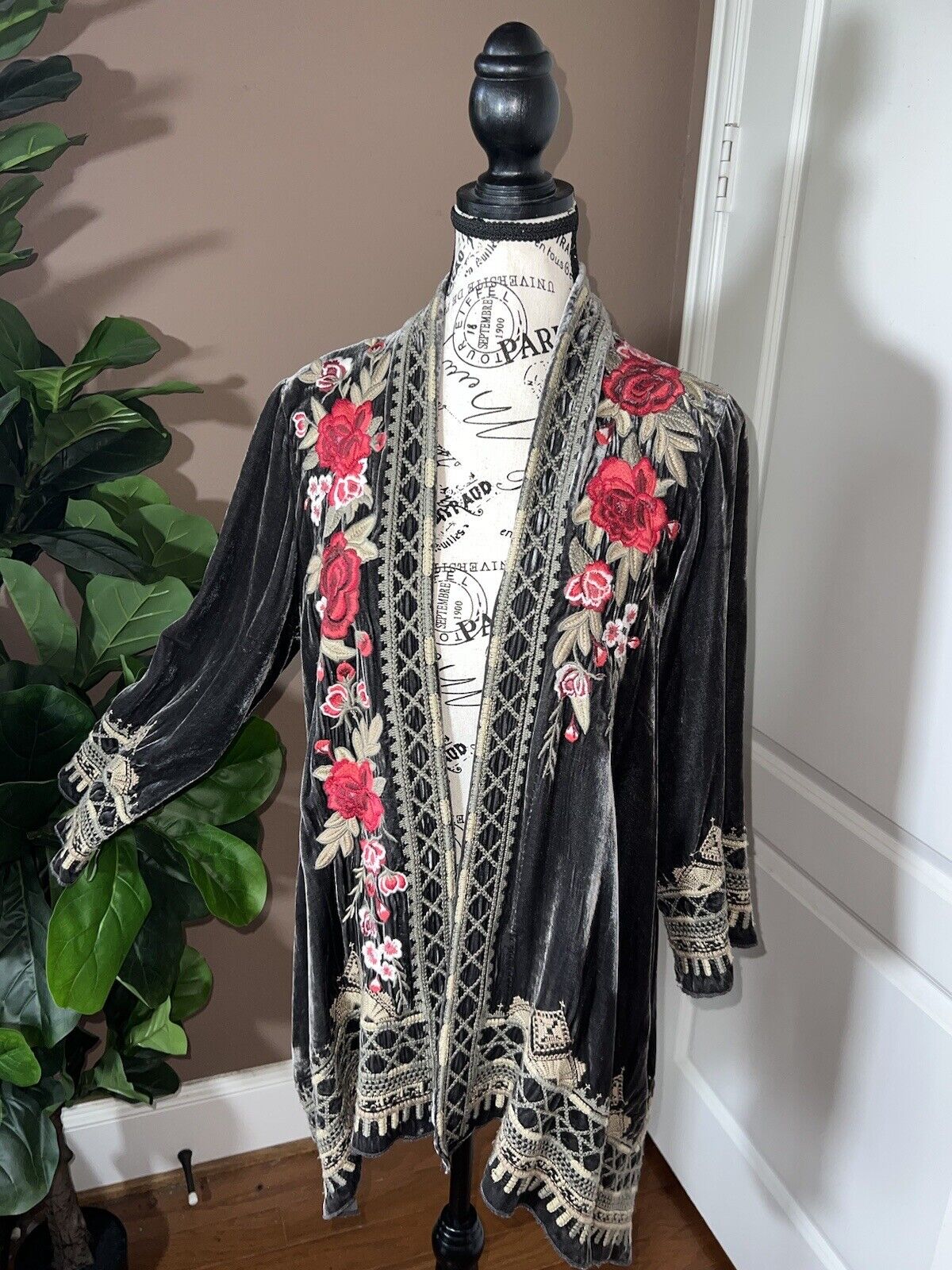 Johnny Was M Medium Grey Velvet Heavily Embroidered Kimono Wrap Top Roses