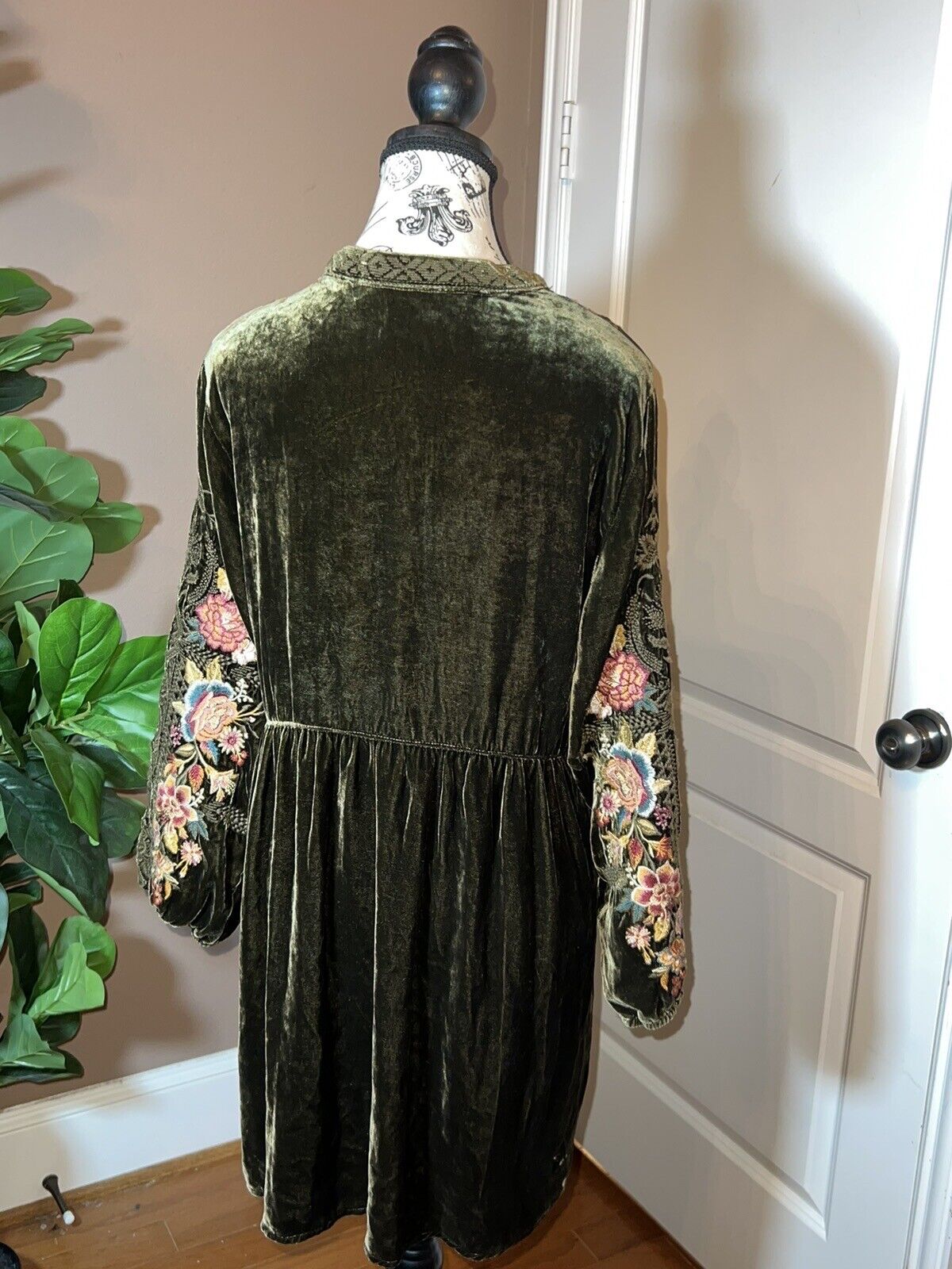 Johnny Was L Olive Green Velvet Heavily Embroidered Peasant Top Mini Dress